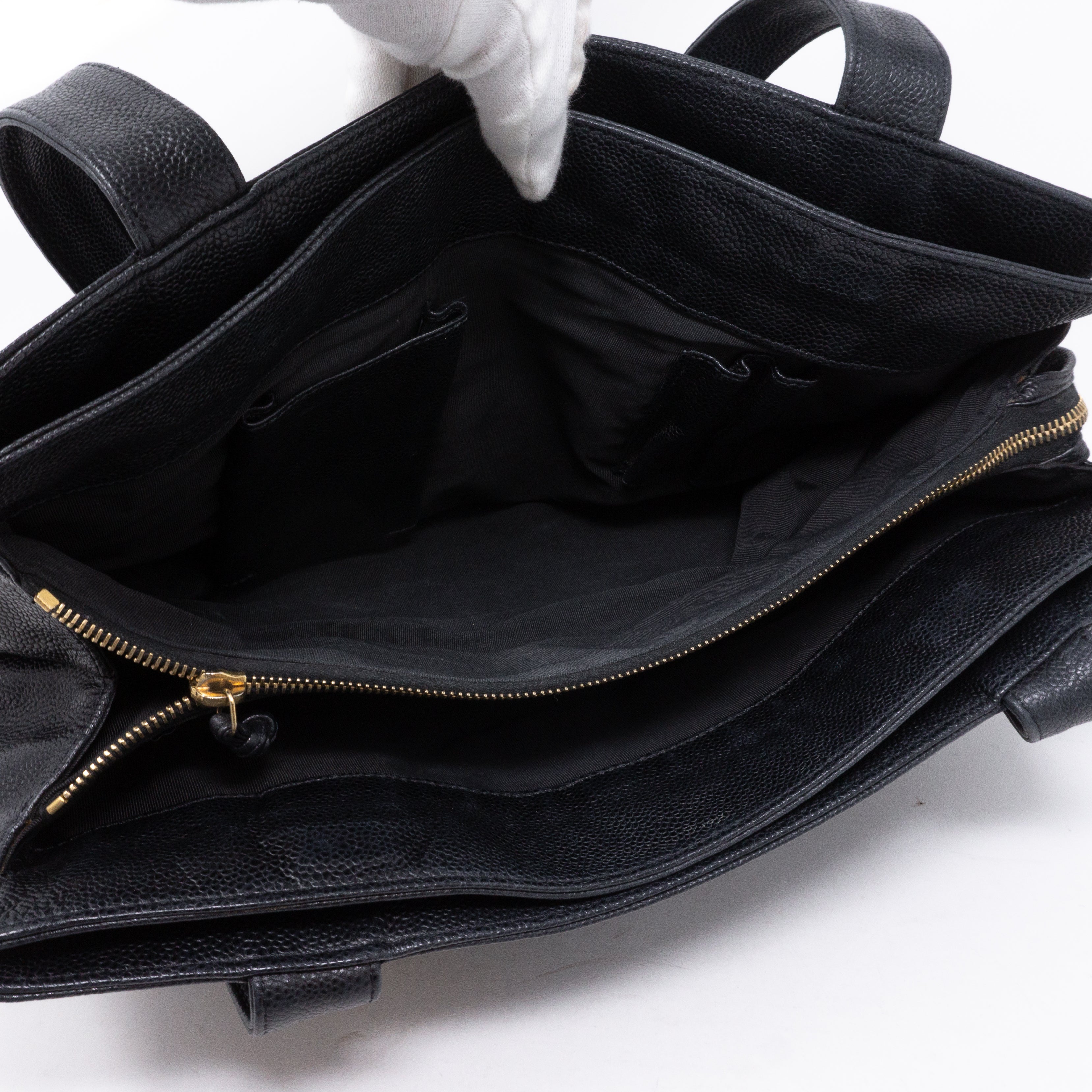 CC Shoulder Tote Black Caviar