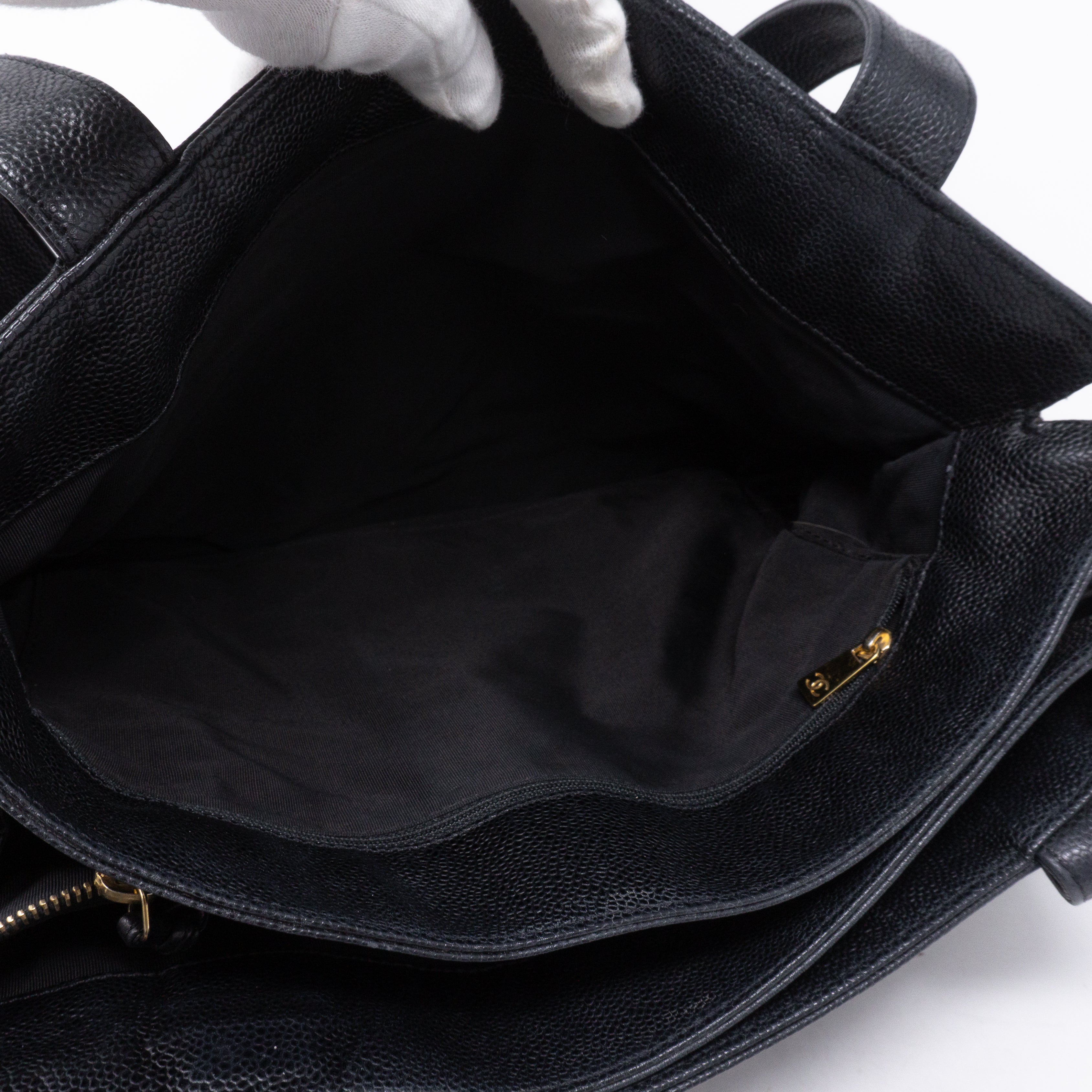 CC Shoulder Tote Black Caviar