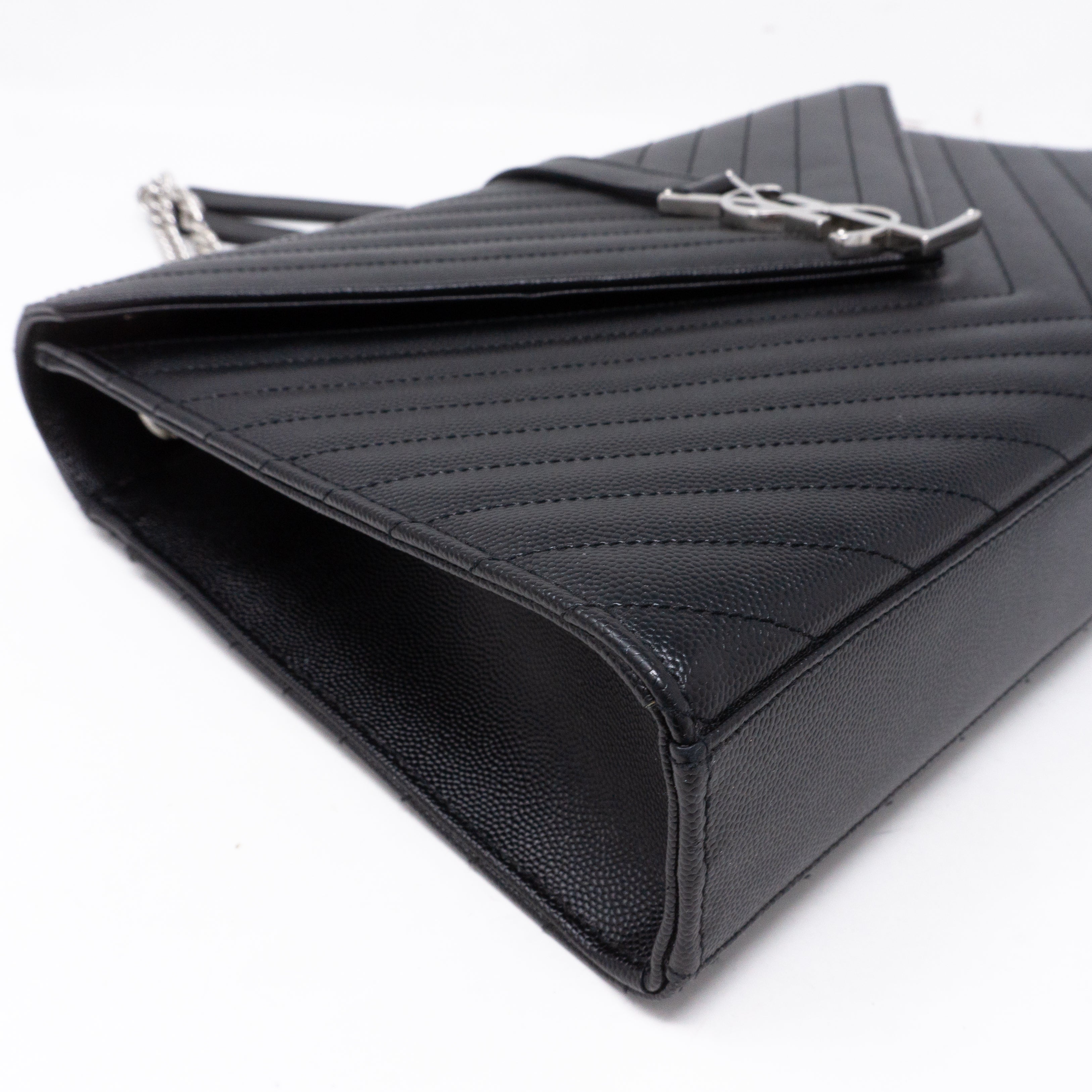 Envelope Large Chevron Leather Black