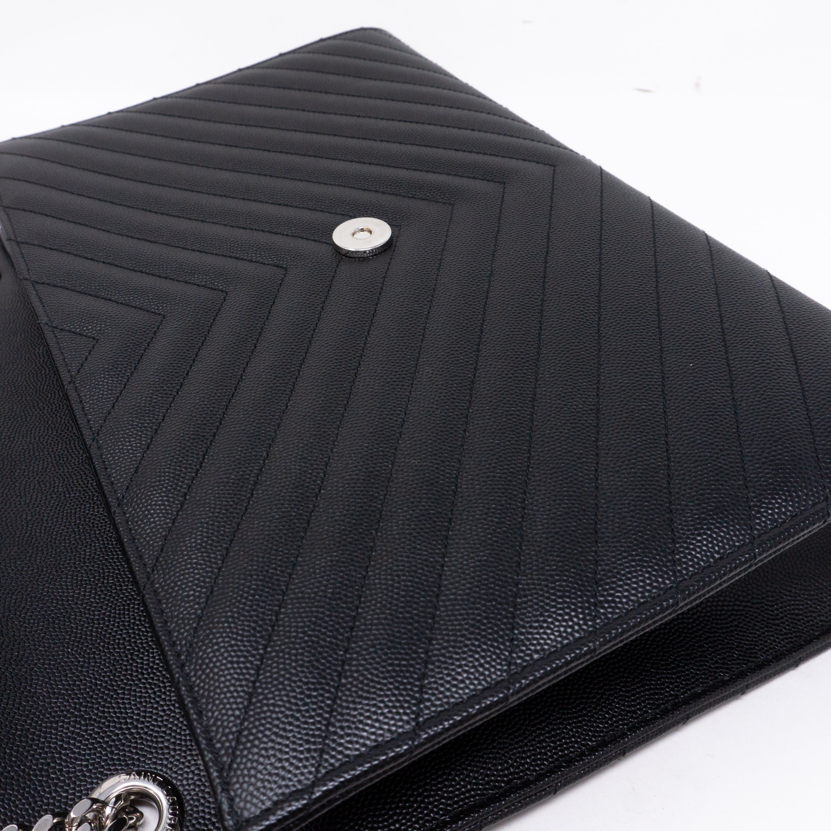 Envelope Large Chevron Leather Black