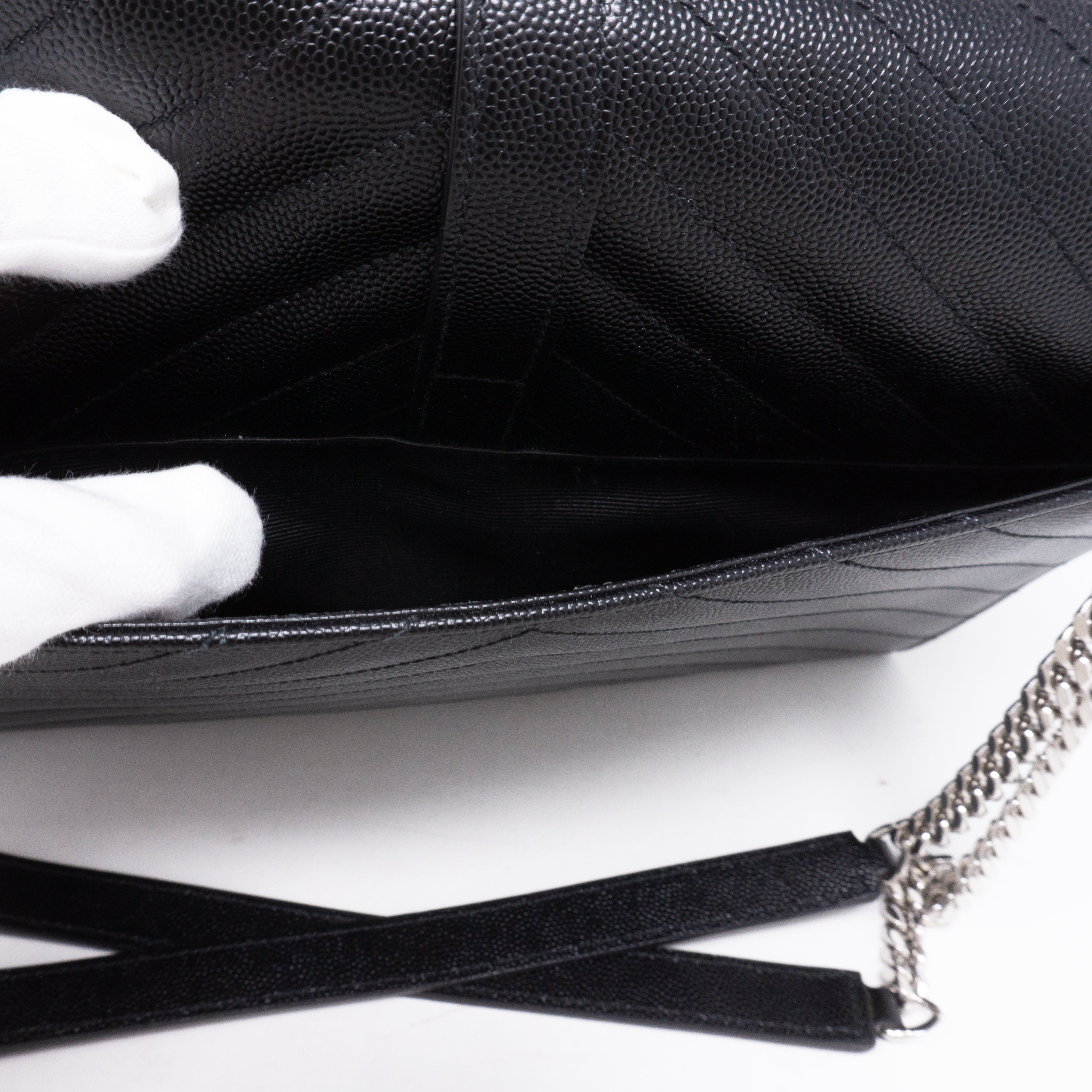 Envelope Large Chevron Leather Black