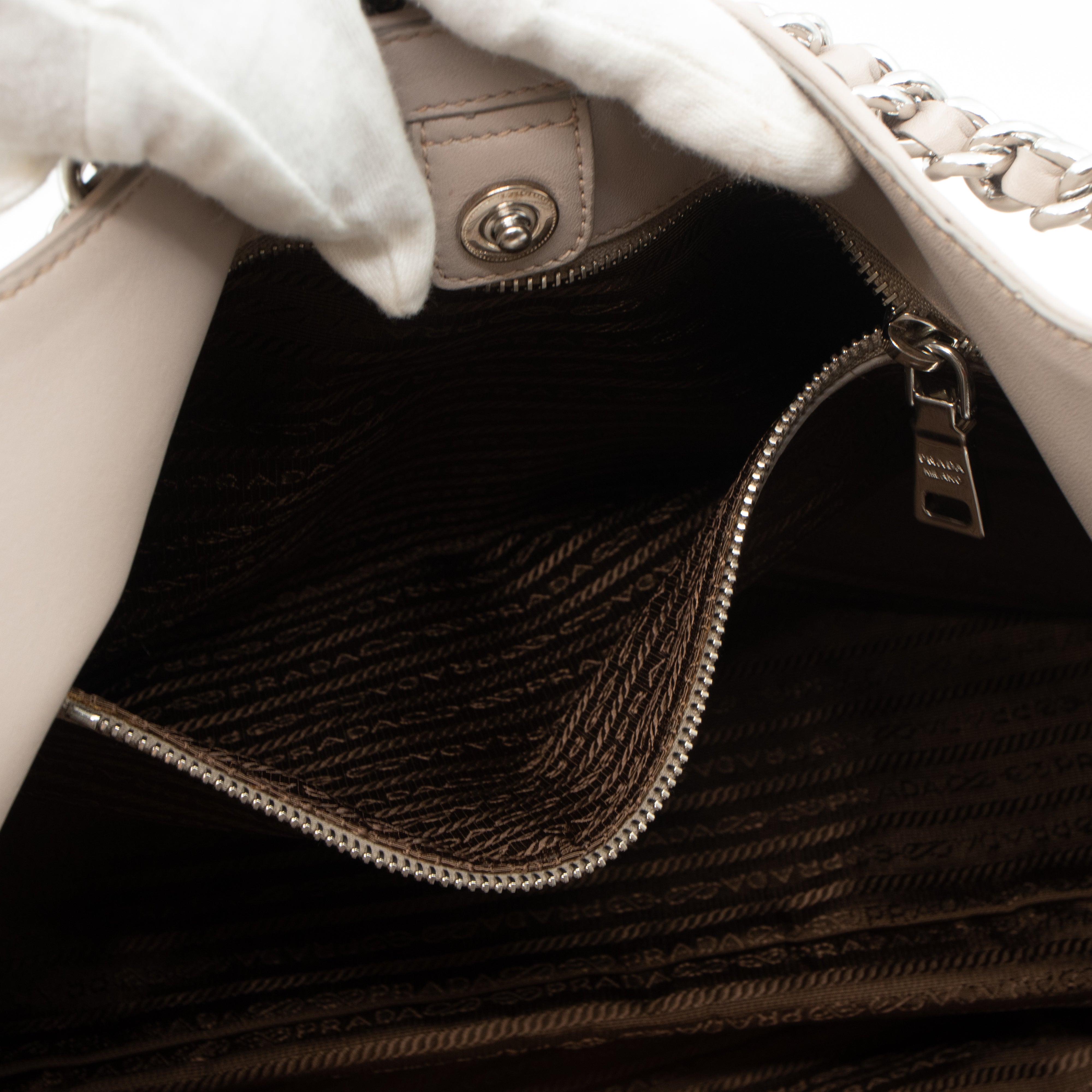 Soft Chain Tote Gray Leather