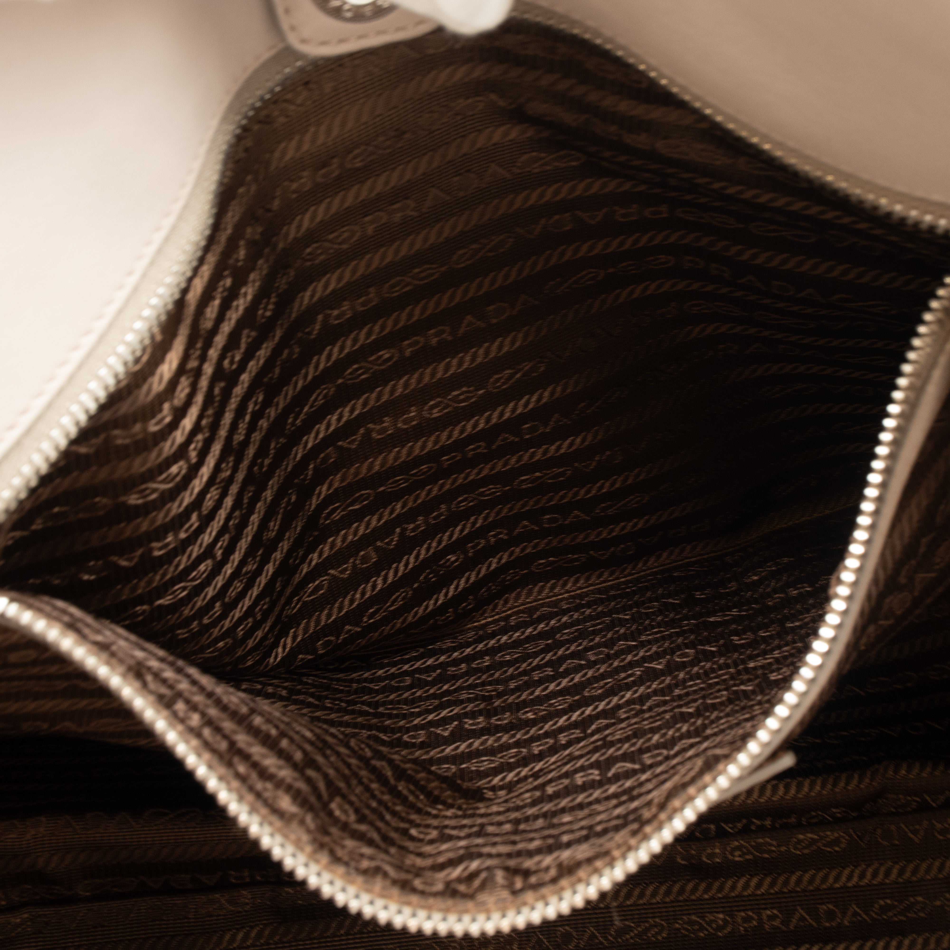 Soft Chain Tote Gray Leather