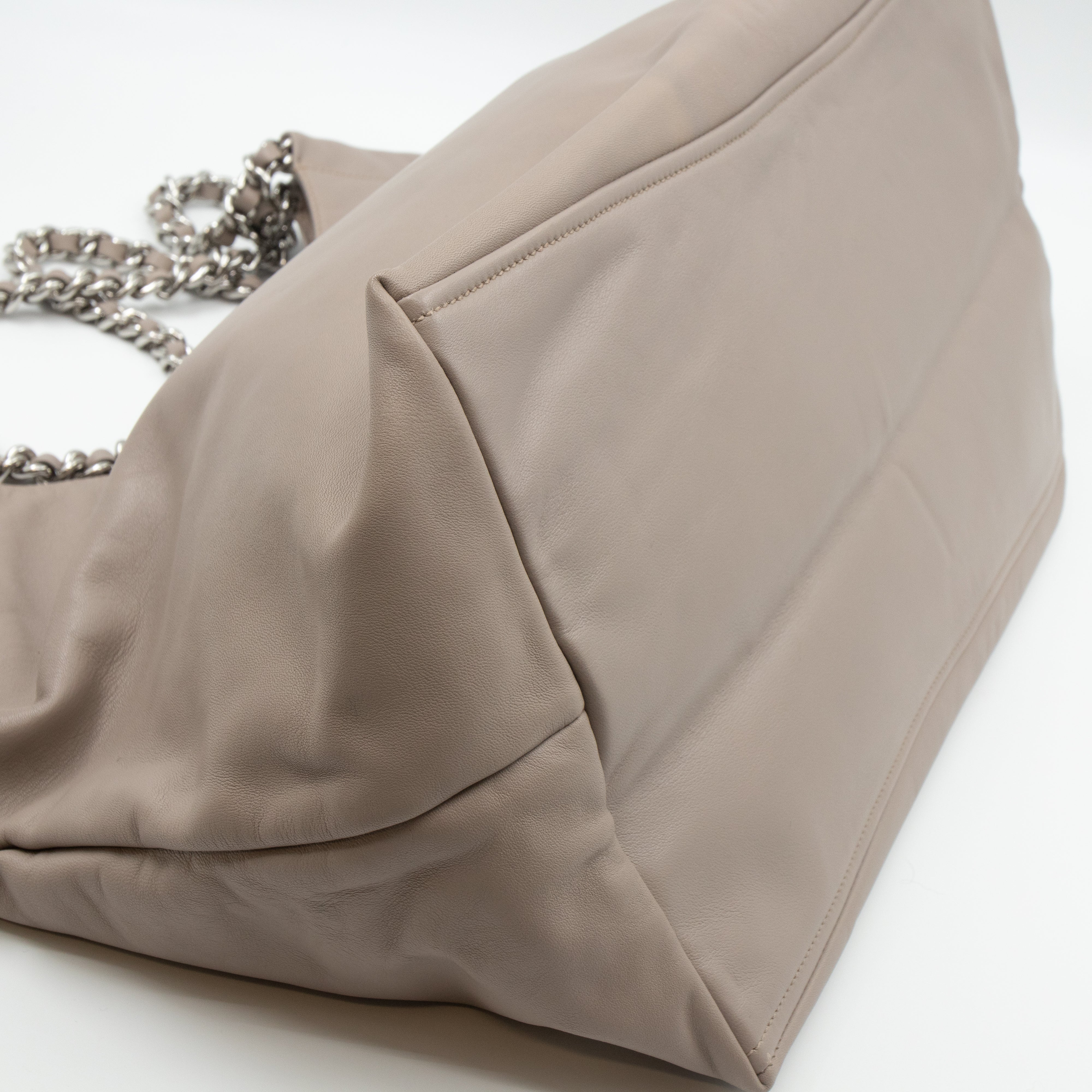 Soft Chain Tote Gray Leather
