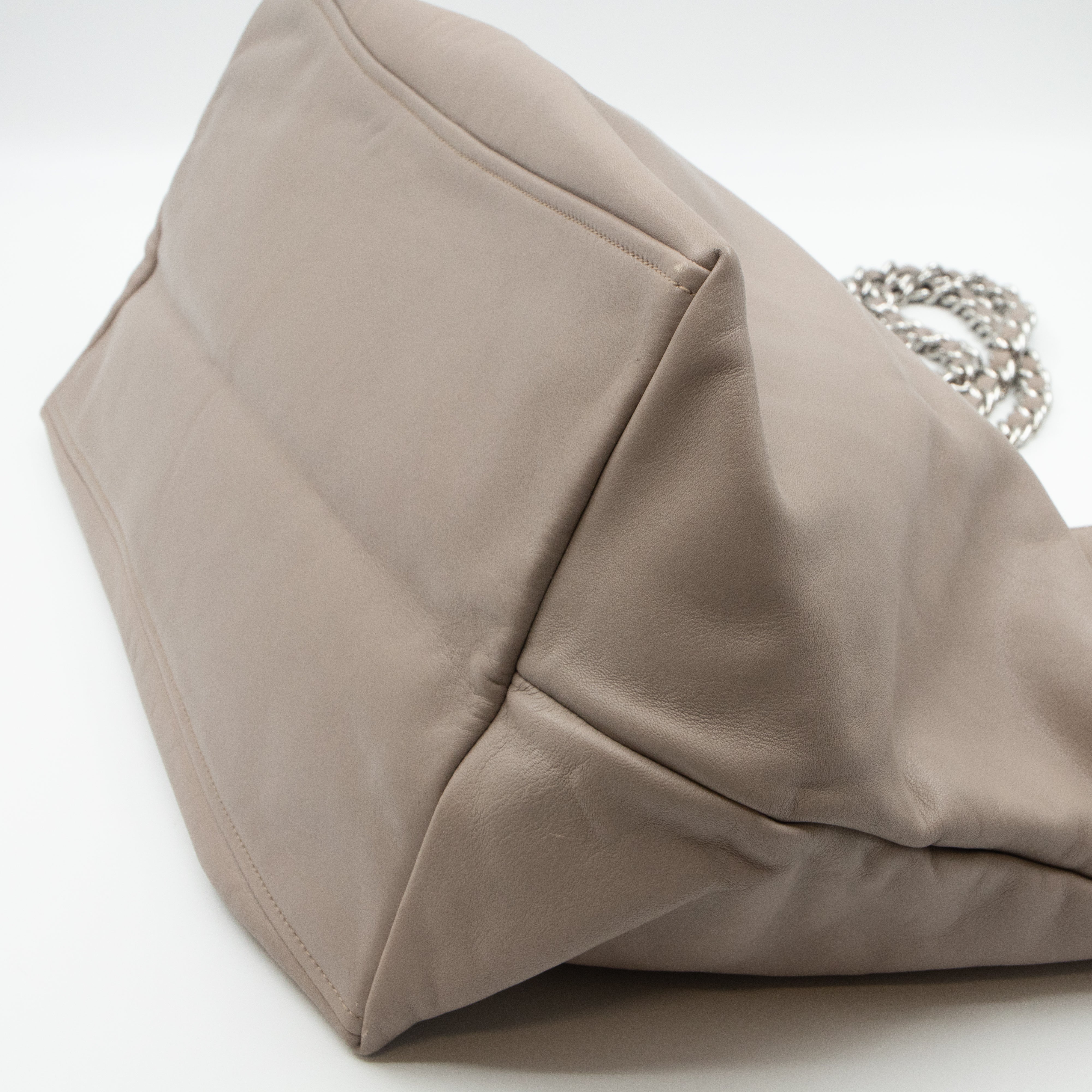 Soft Chain Tote Gray Leather