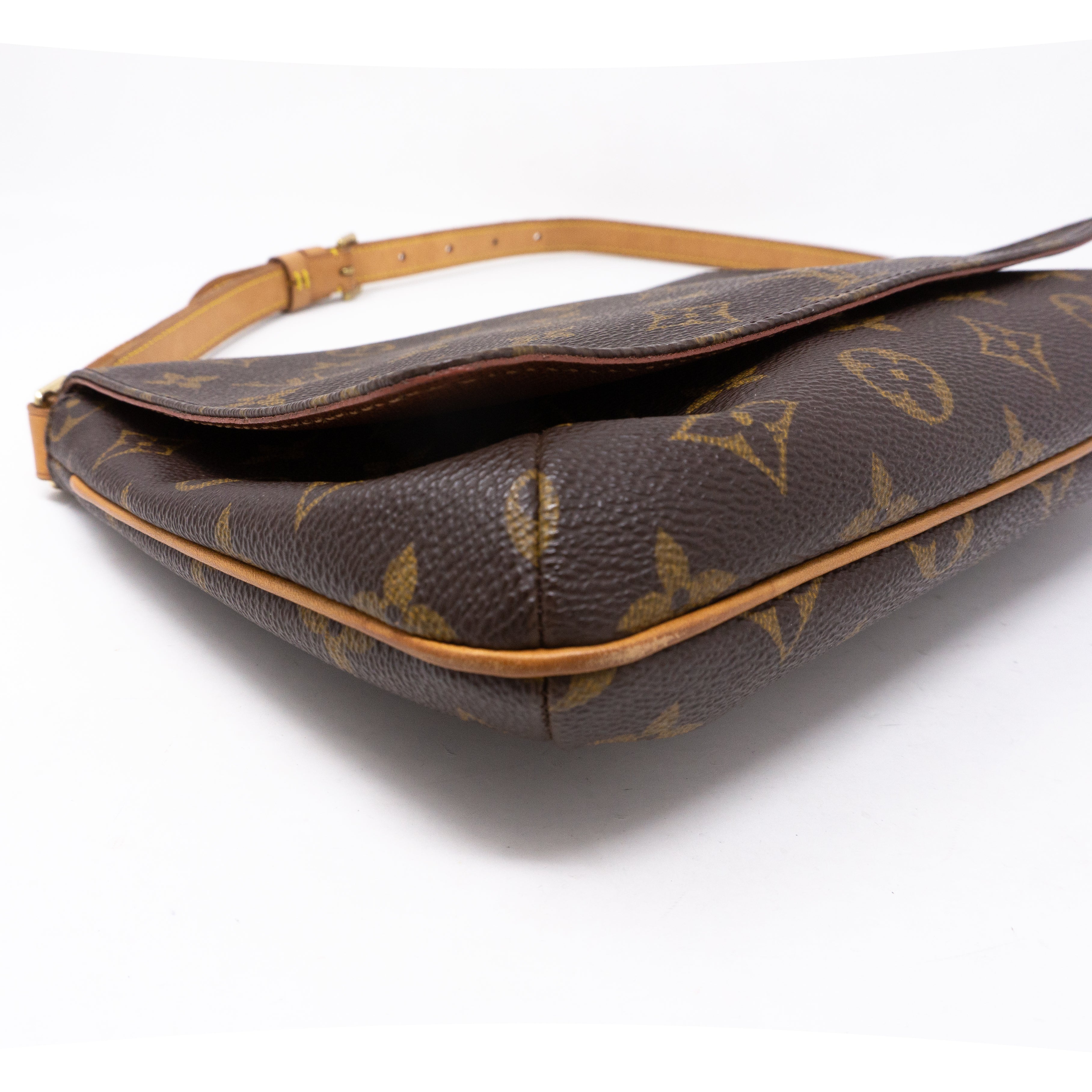 Musette Tango Monogram