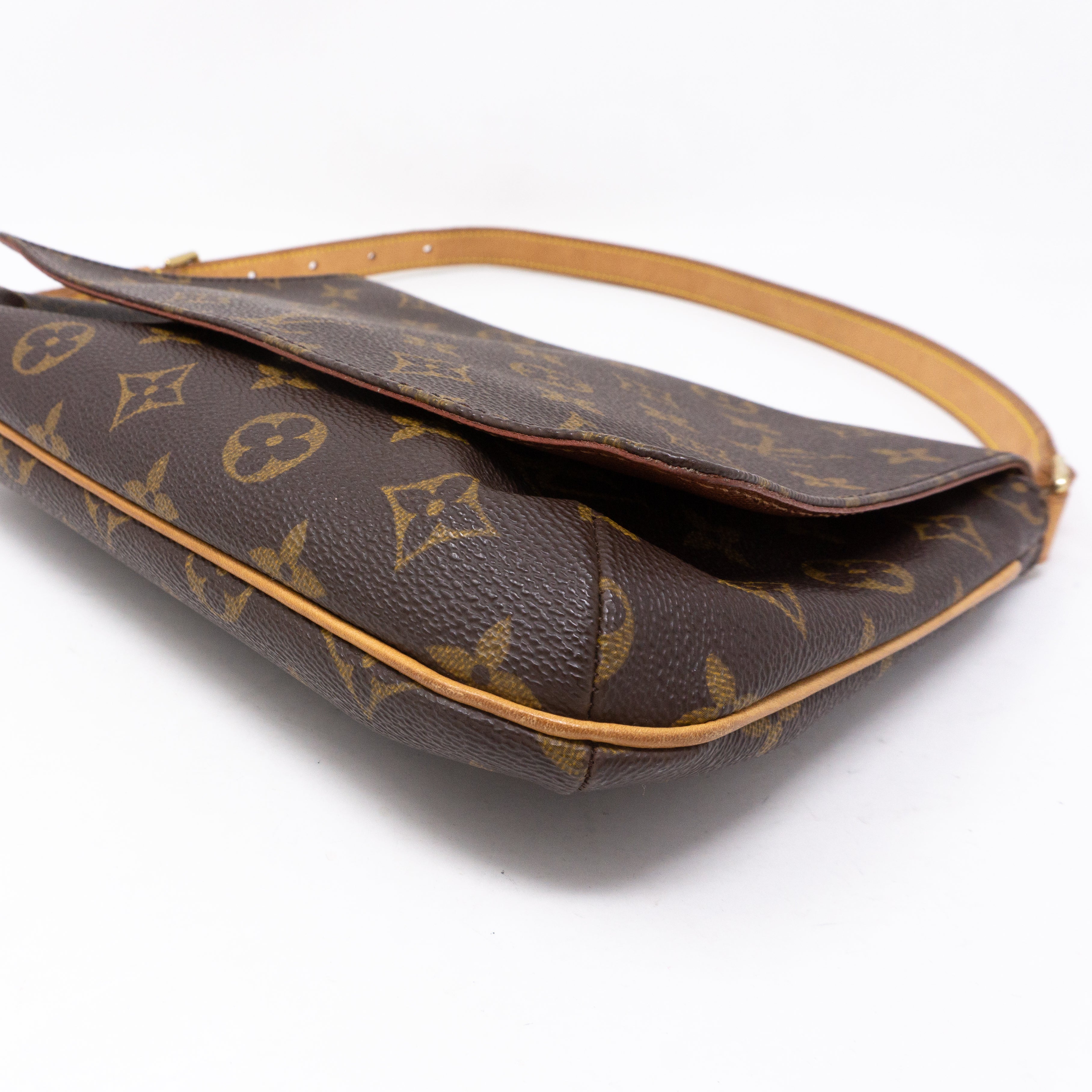 Musette Tango Monogram