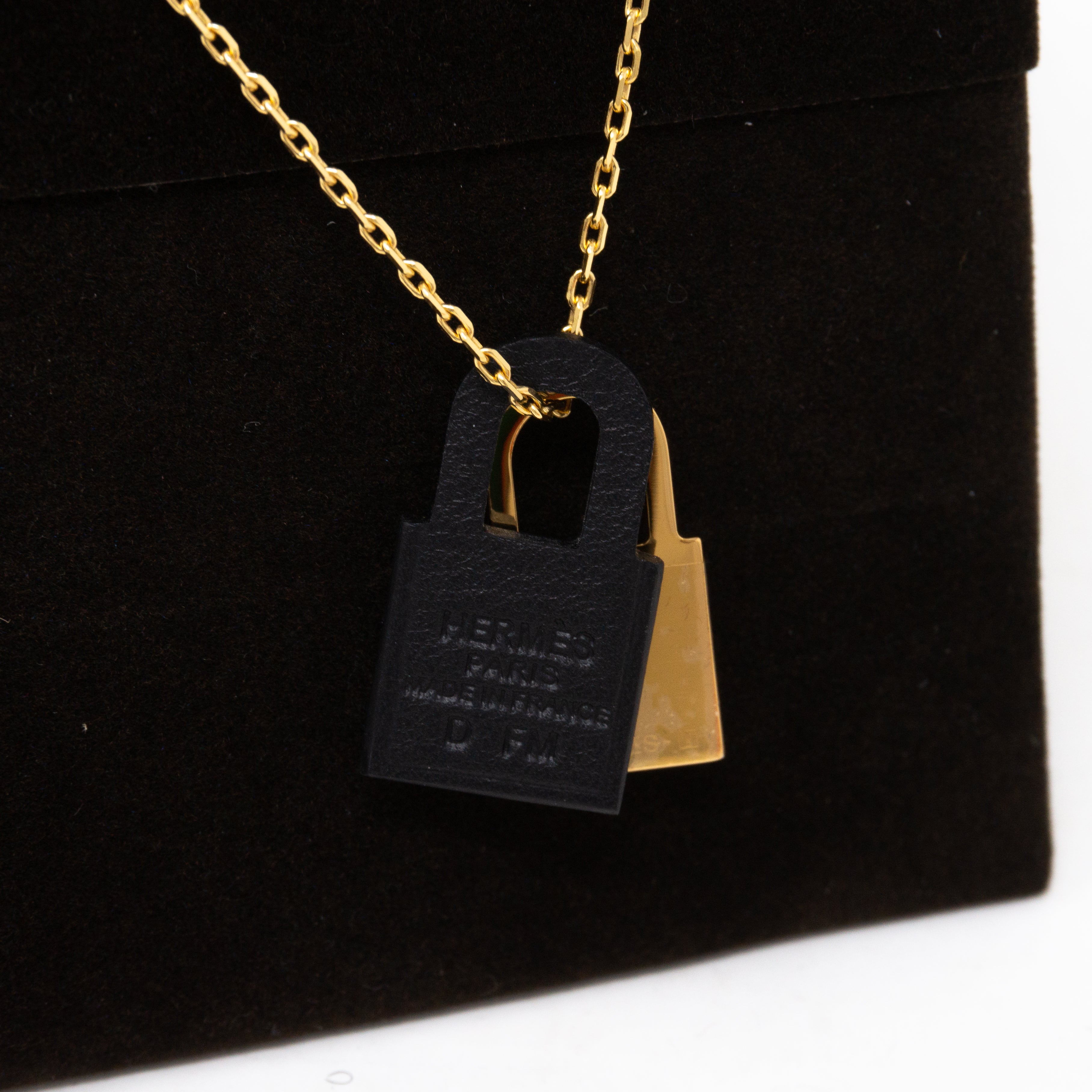 O'Kelly Pendant Gold Black