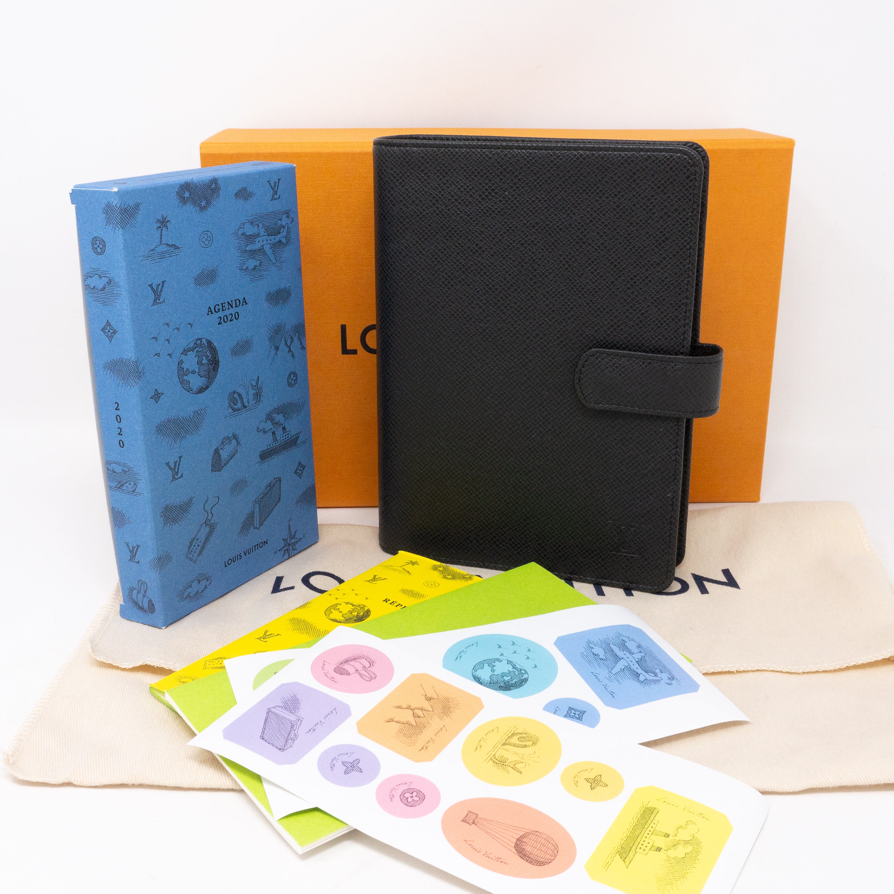 Medium Ring Agenda Cover Taiga Black – Queen Station - Main Image