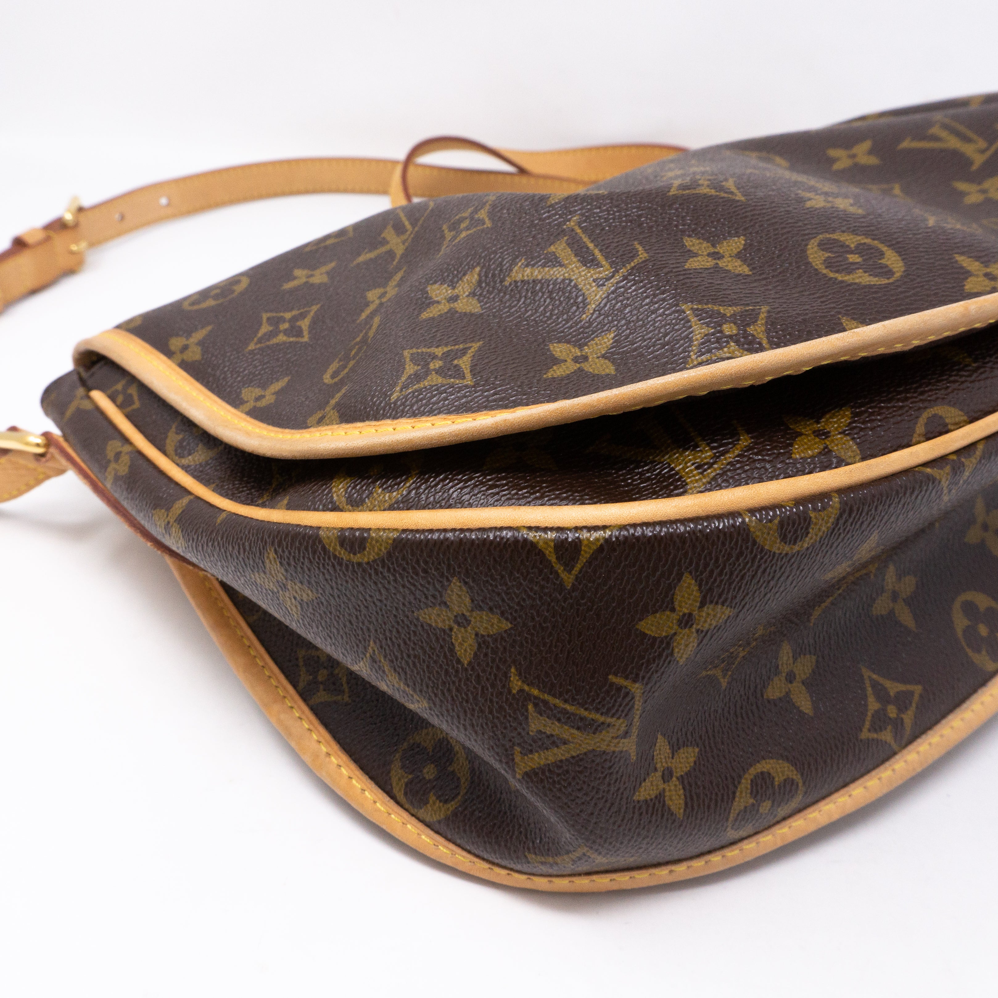 Menilmontant GM Monogram