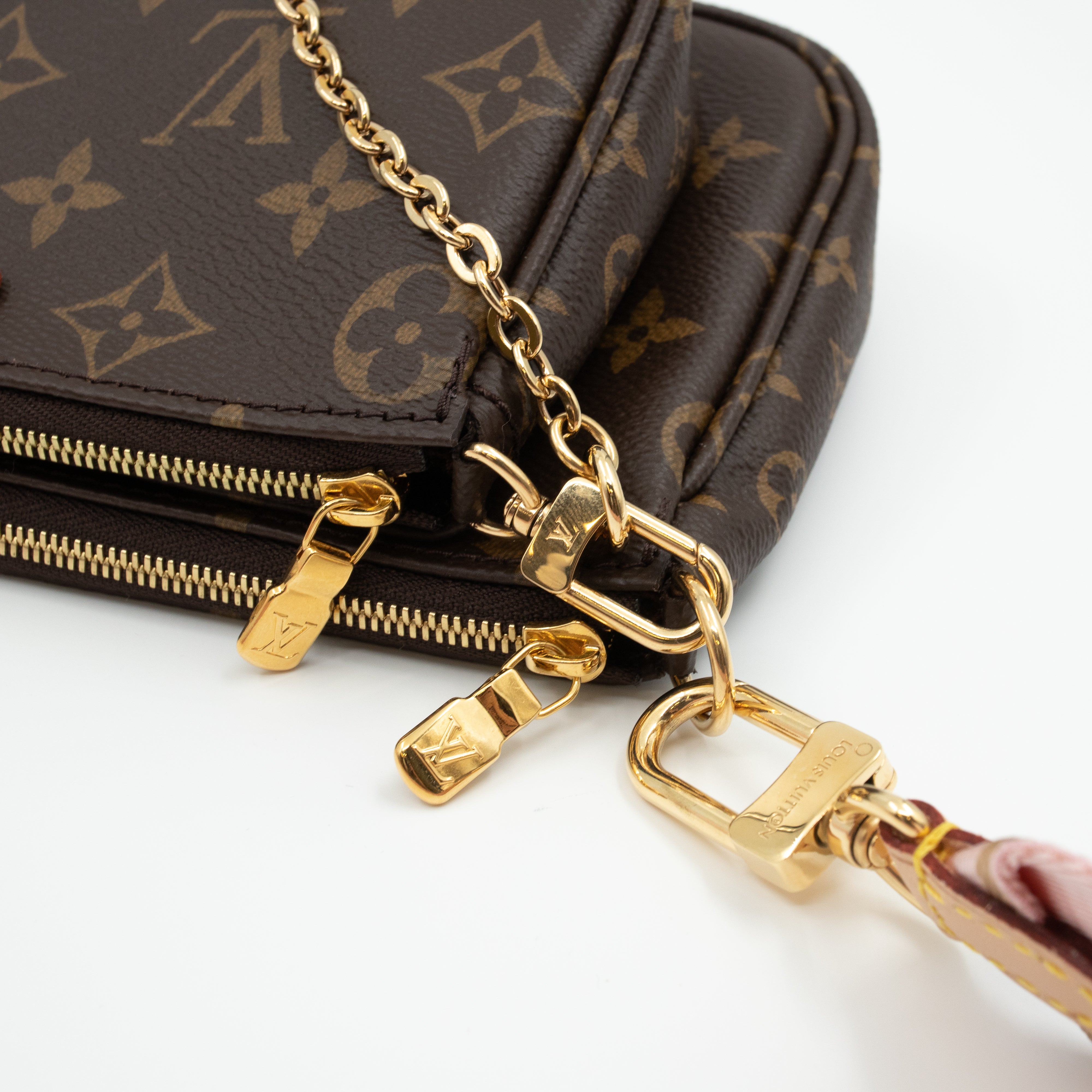 Multi Pochette Accessoires Monogram World Tour