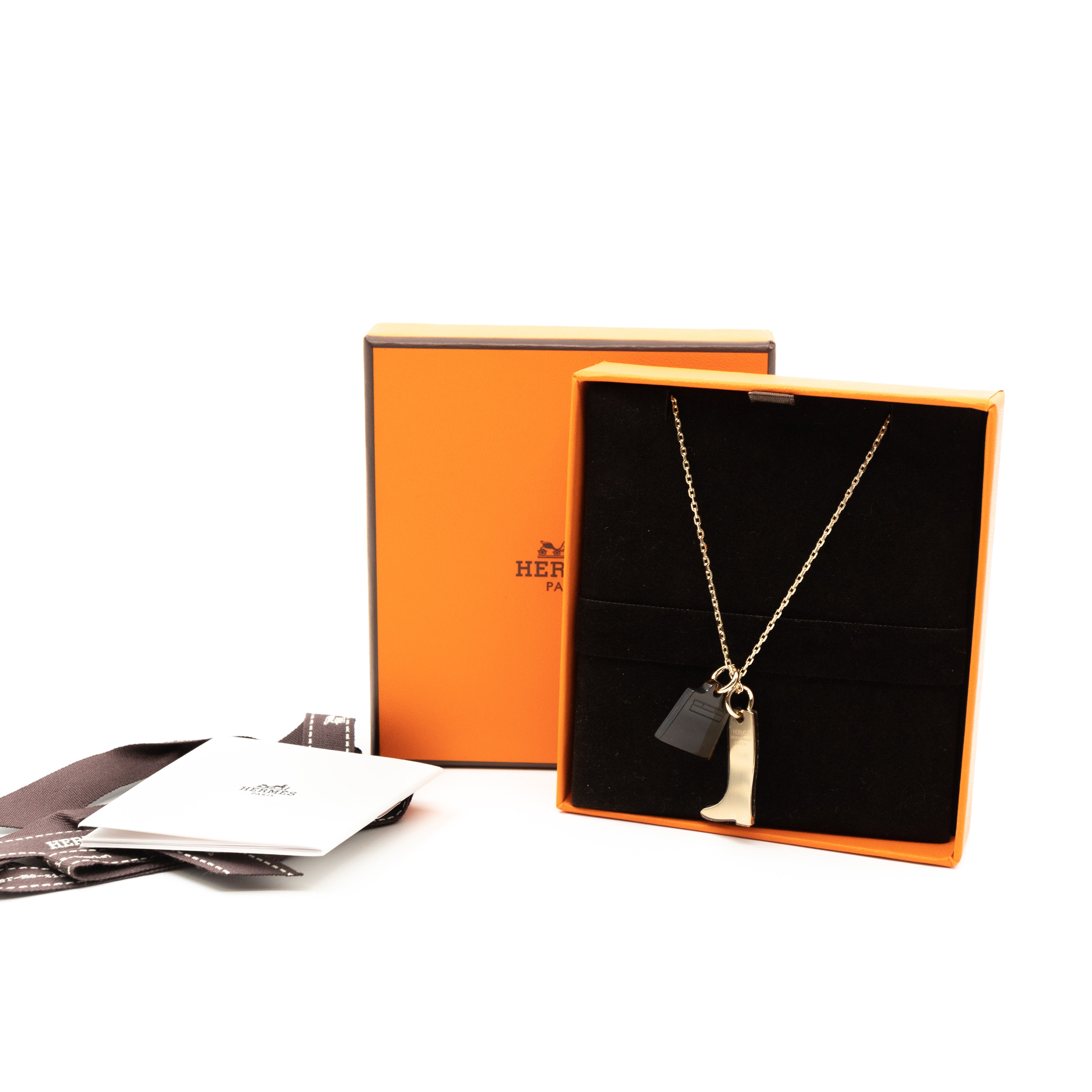 Amulette Maroquinier Pendant Small