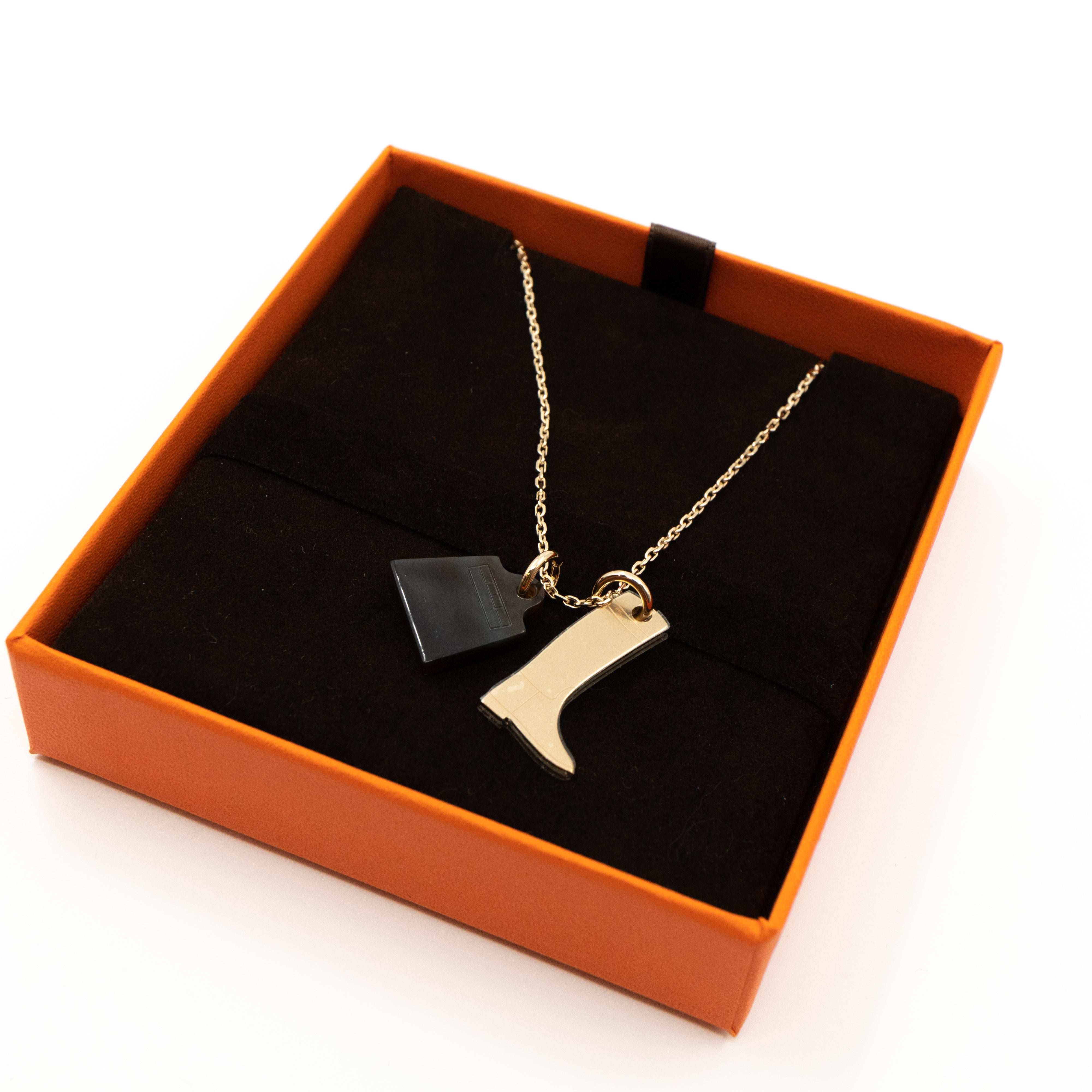 Amulette Maroquinier Pendant Small