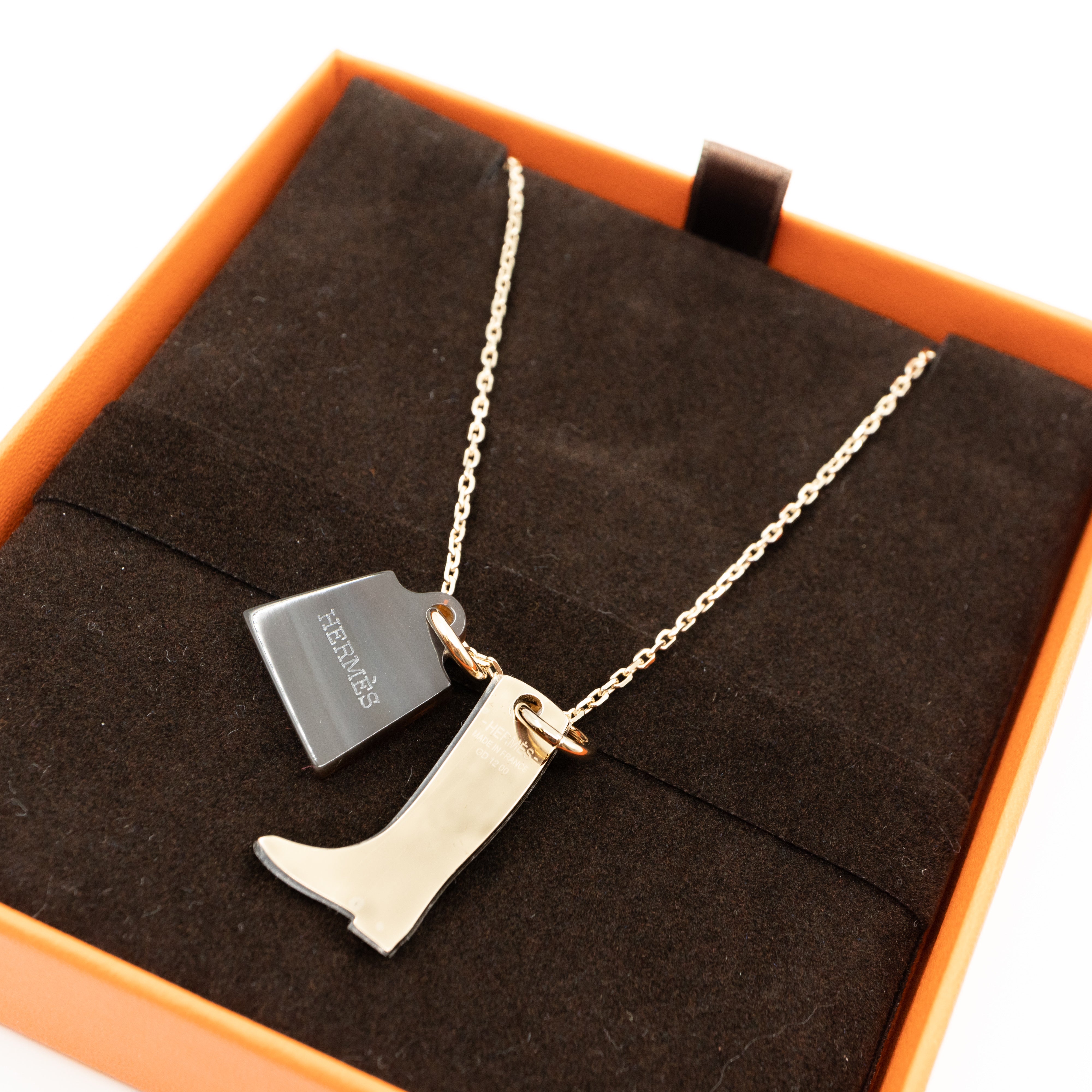 Amulette Maroquinier Pendant Small