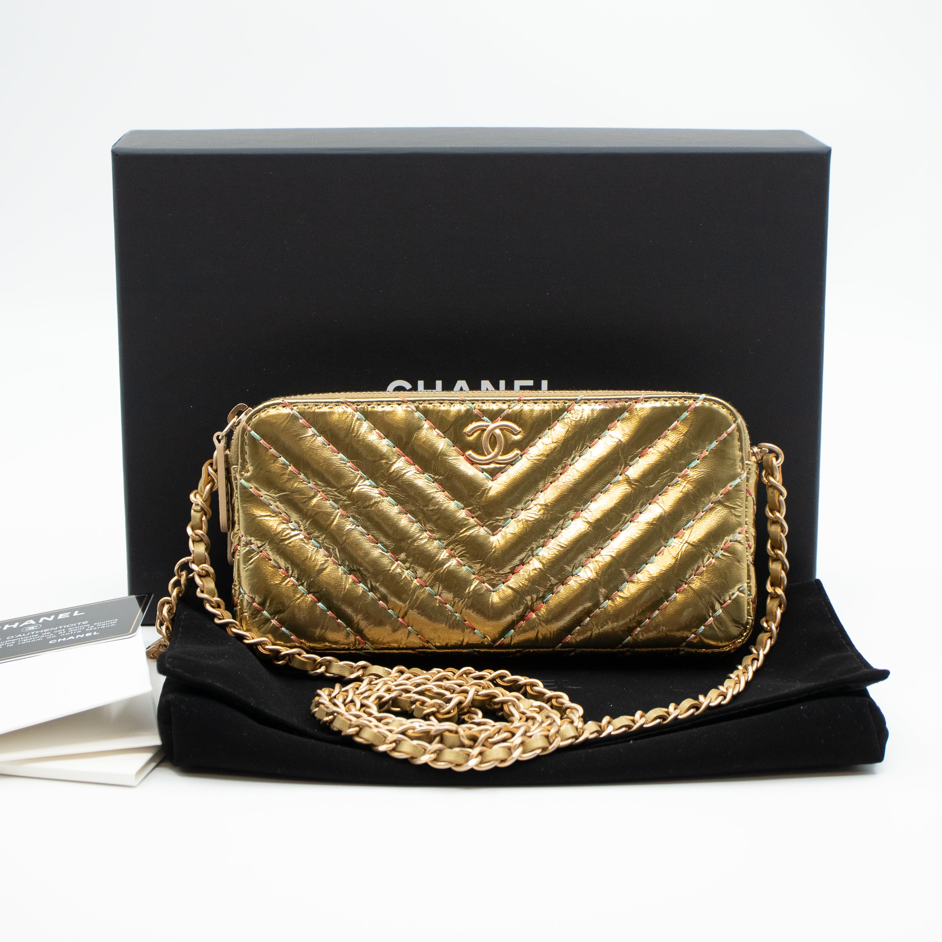 Clutch On Chain Metallic Leather Gold