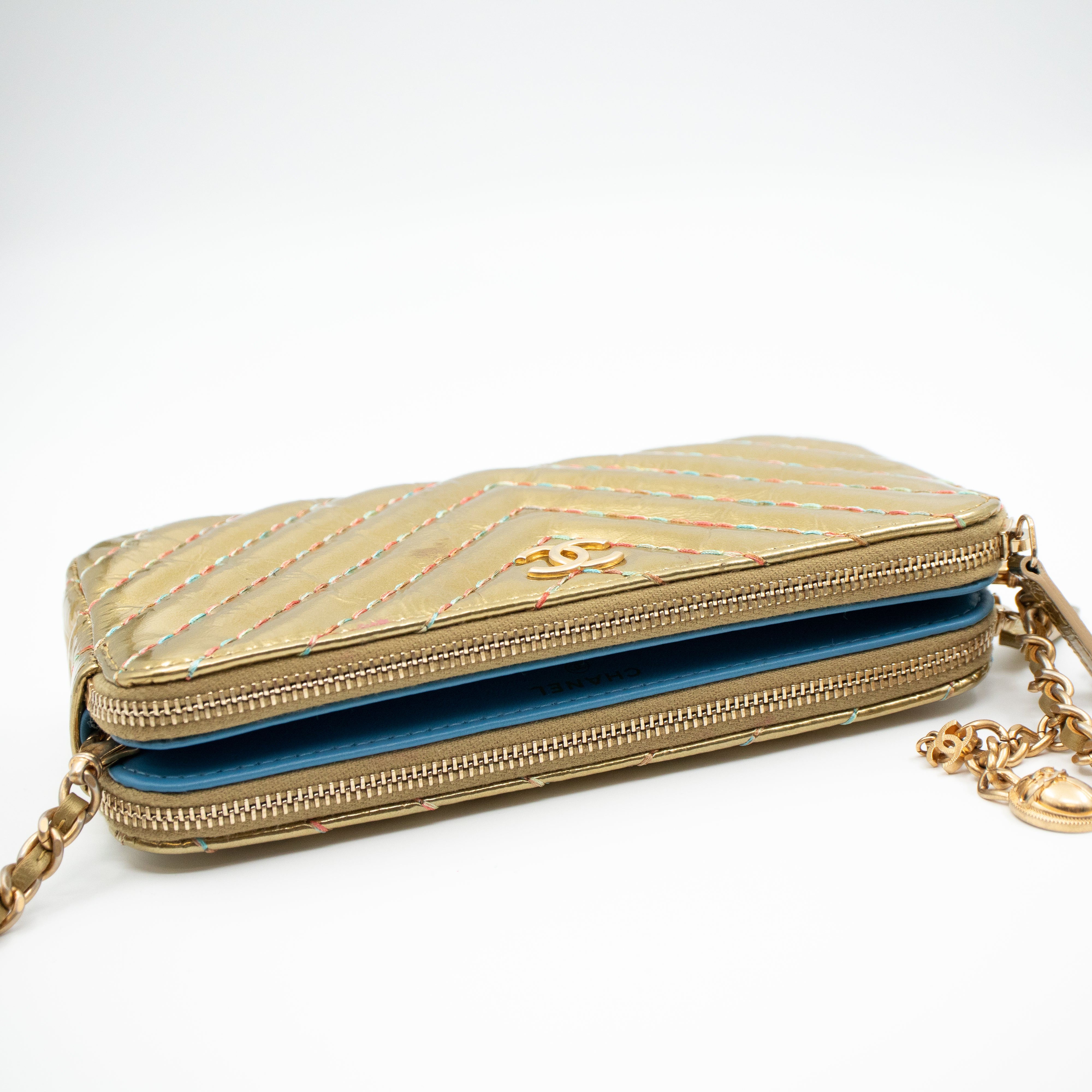 Clutch On Chain Metallic Leather Gold