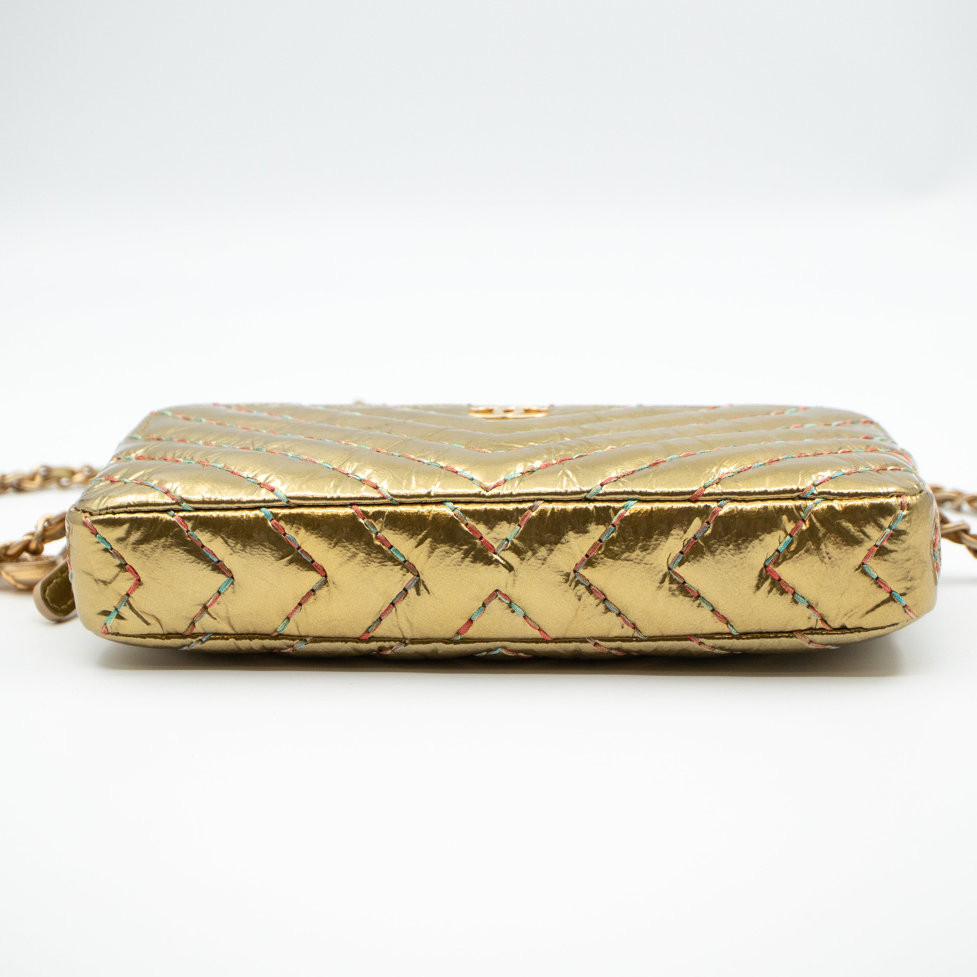 Clutch On Chain Metallic Leather Gold