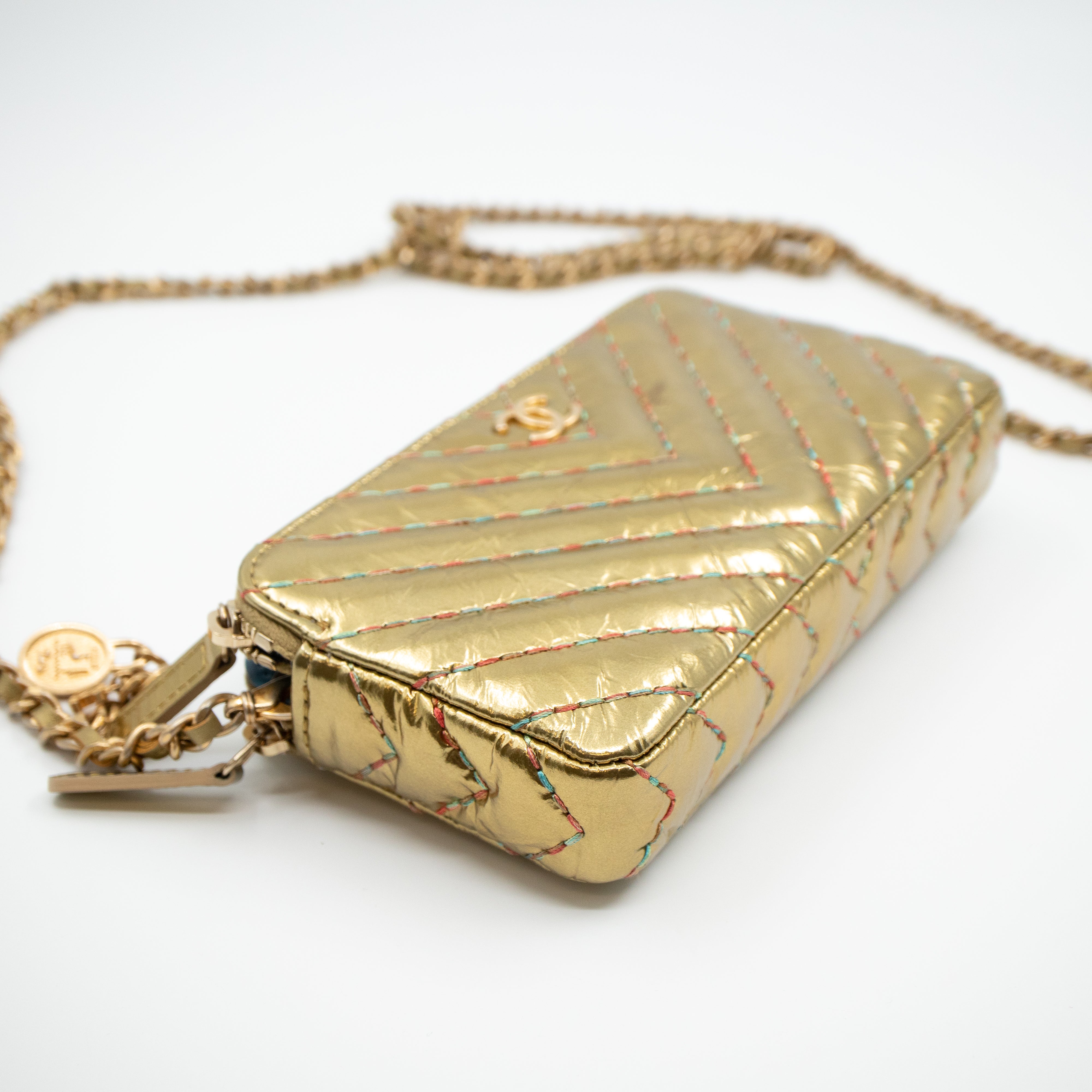 Clutch On Chain Metallic Leather Gold