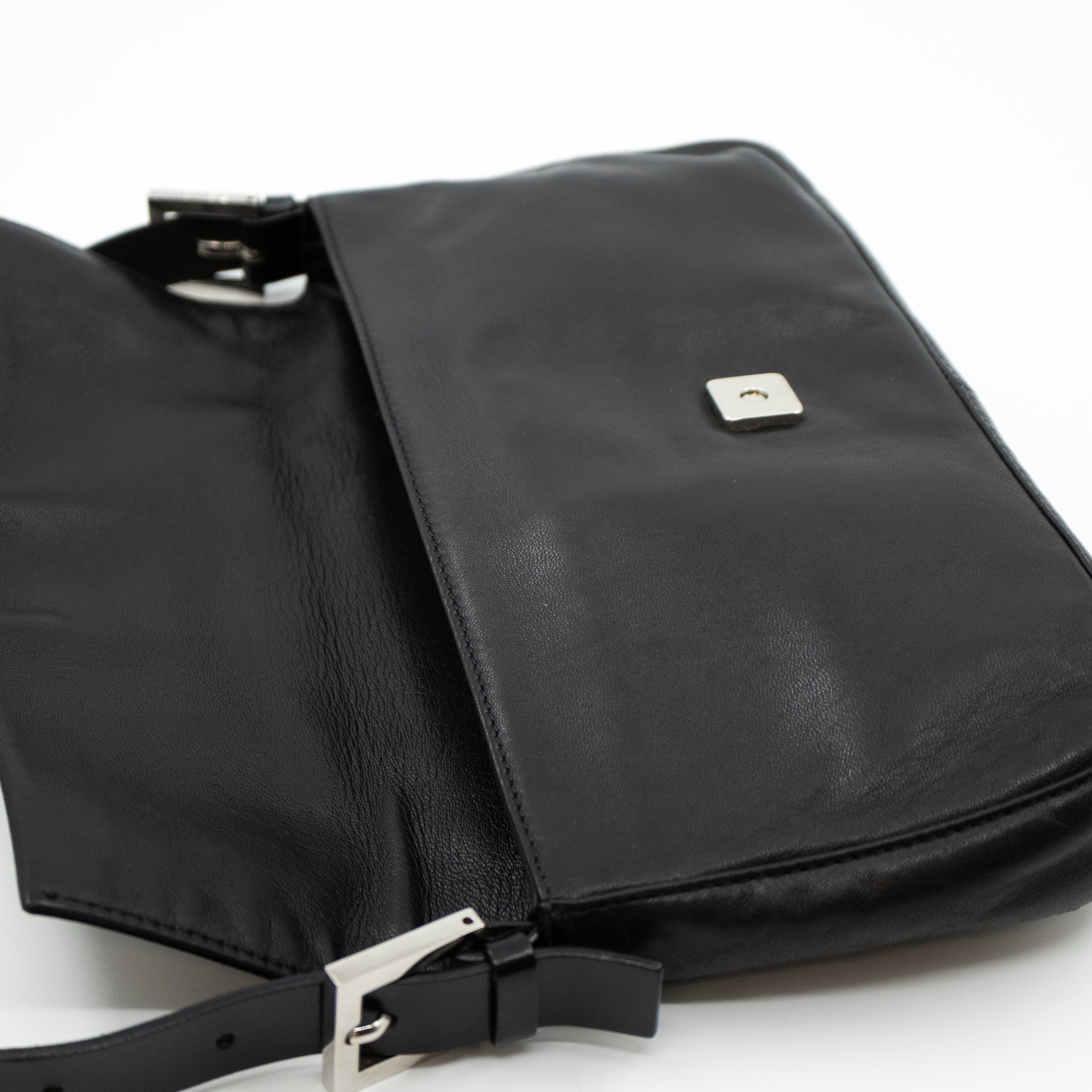 Baguette Black Leather