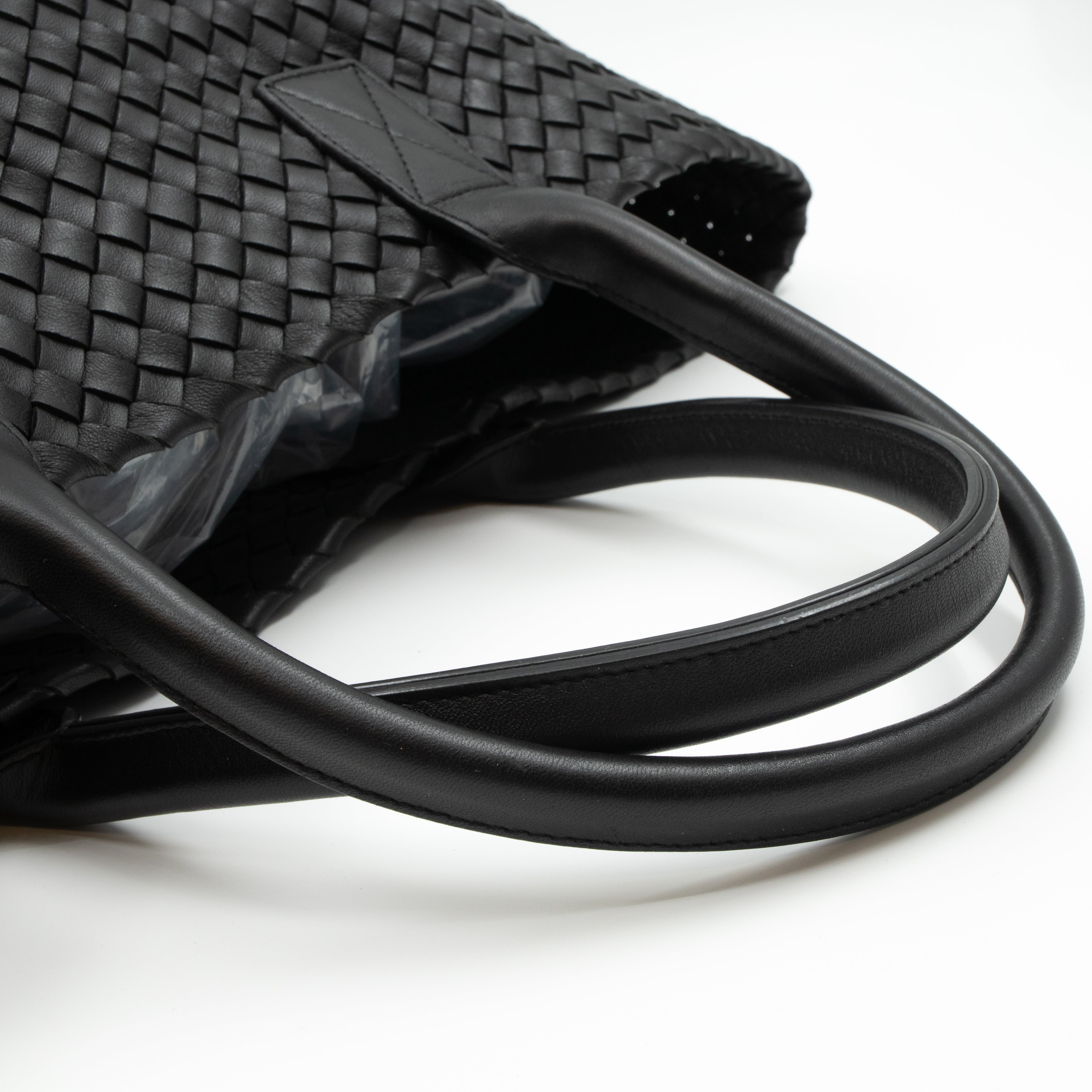 Intrecciato Cabat Tote Large Black Leather