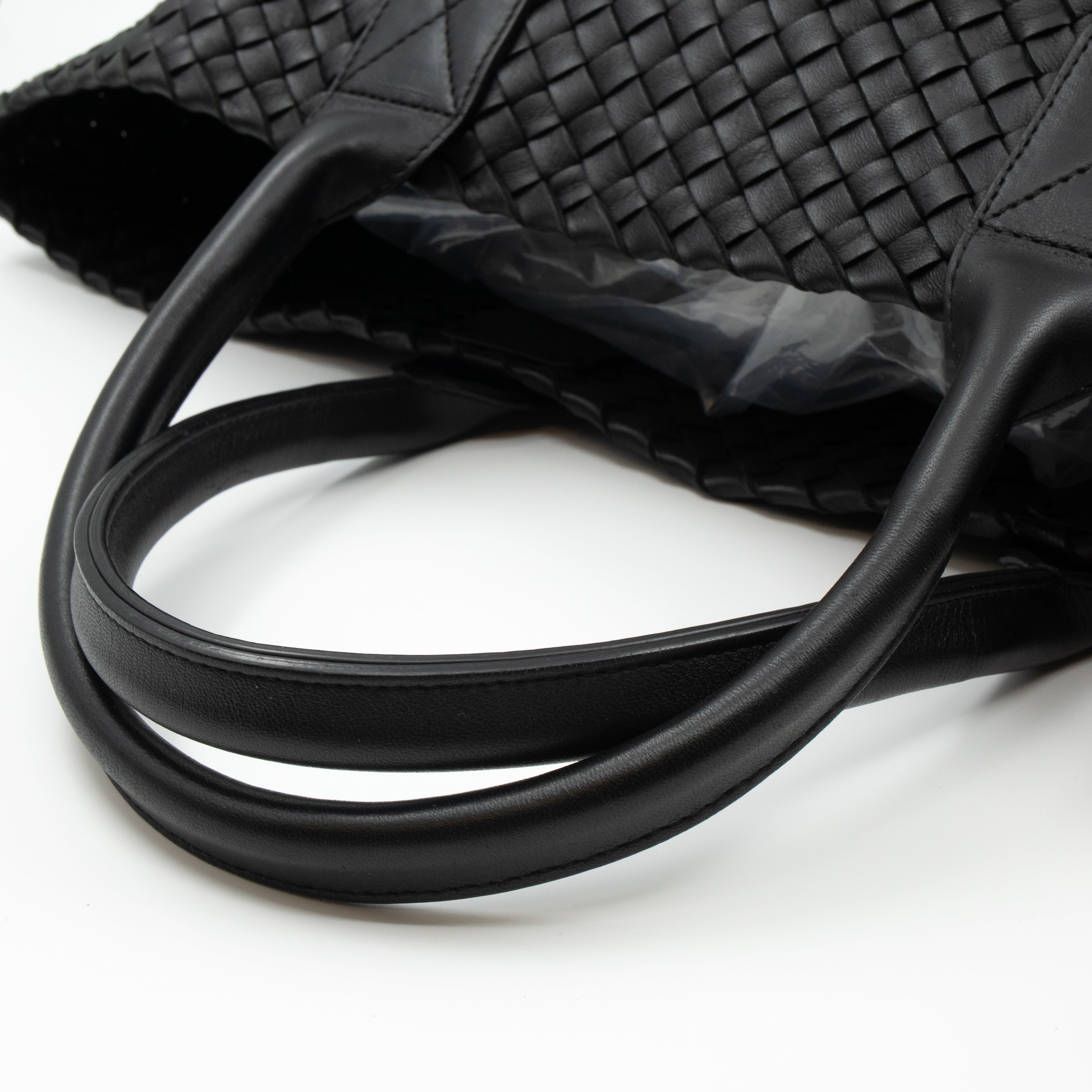 Intrecciato Cabat Tote Large Black Leather