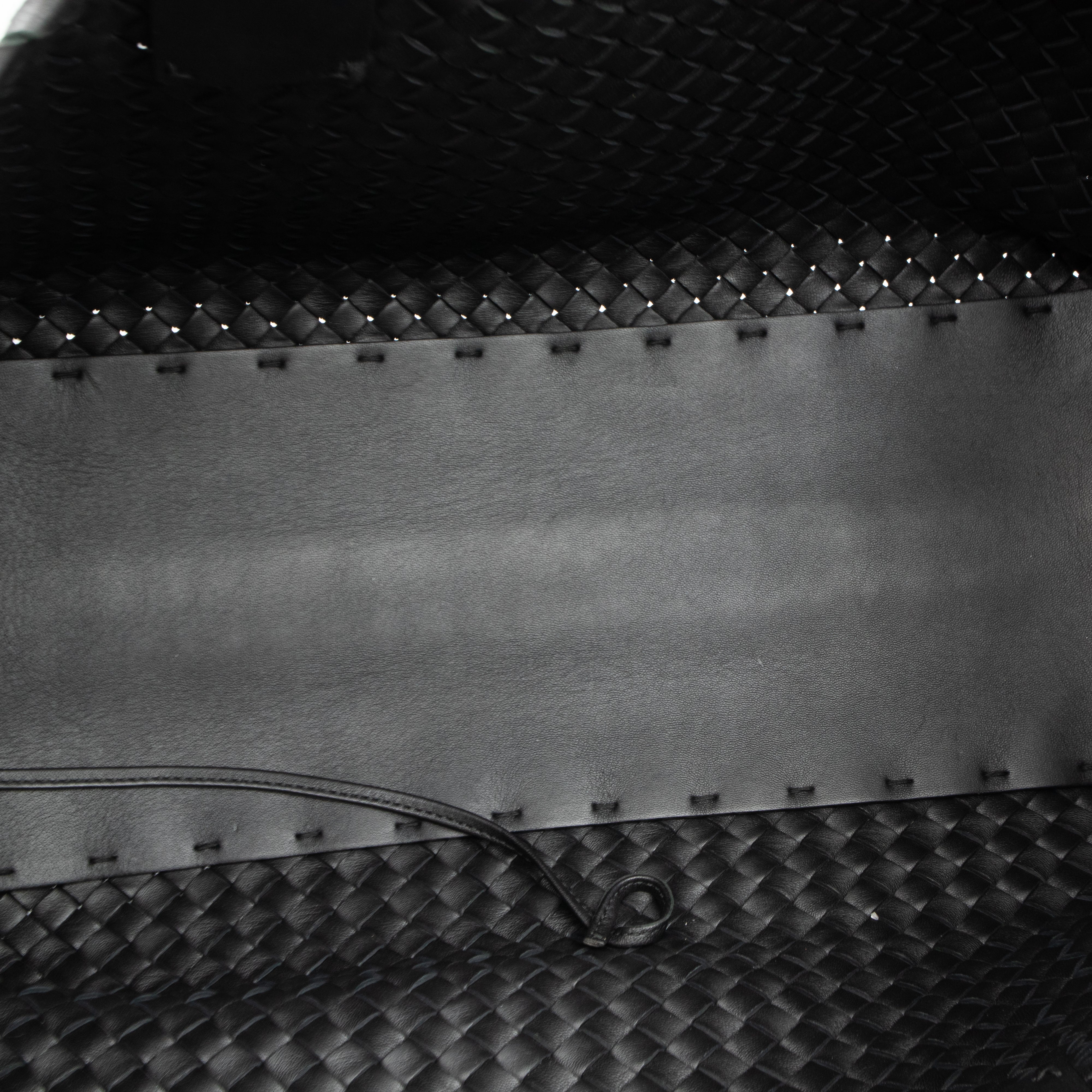 Intrecciato Cabat Tote Large Black Leather