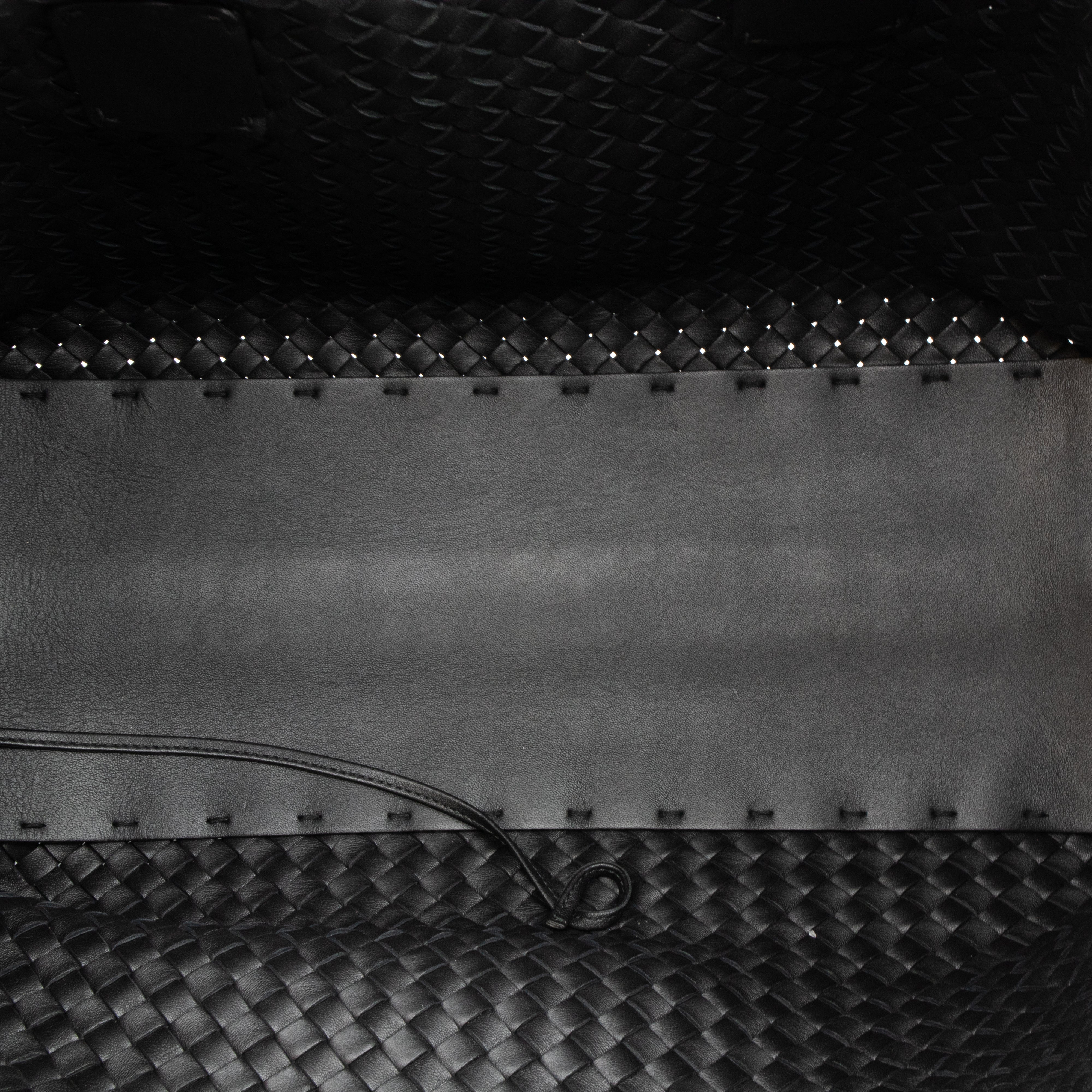 Intrecciato Cabat Tote Large Black Leather