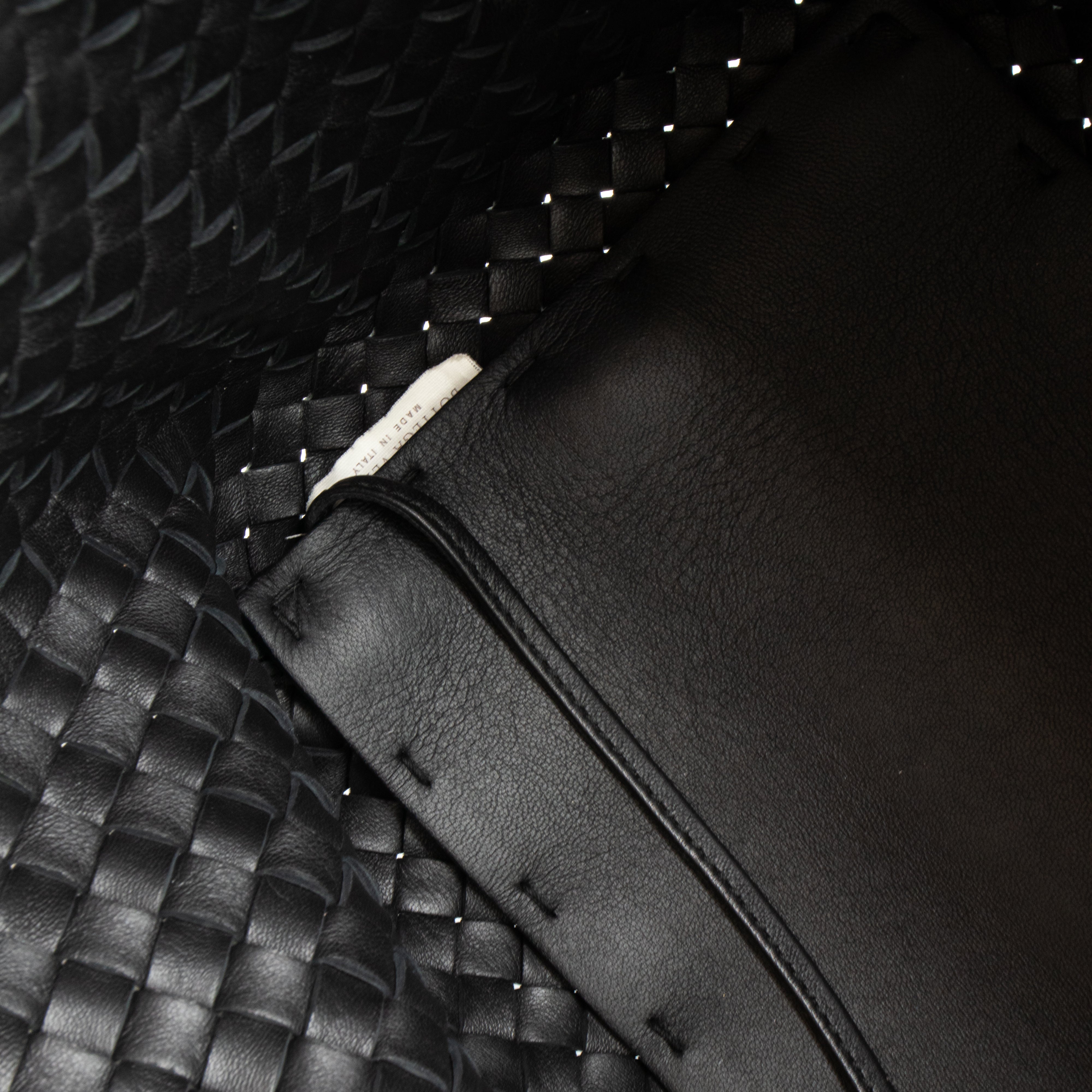 Intrecciato Cabat Tote Large Black Leather