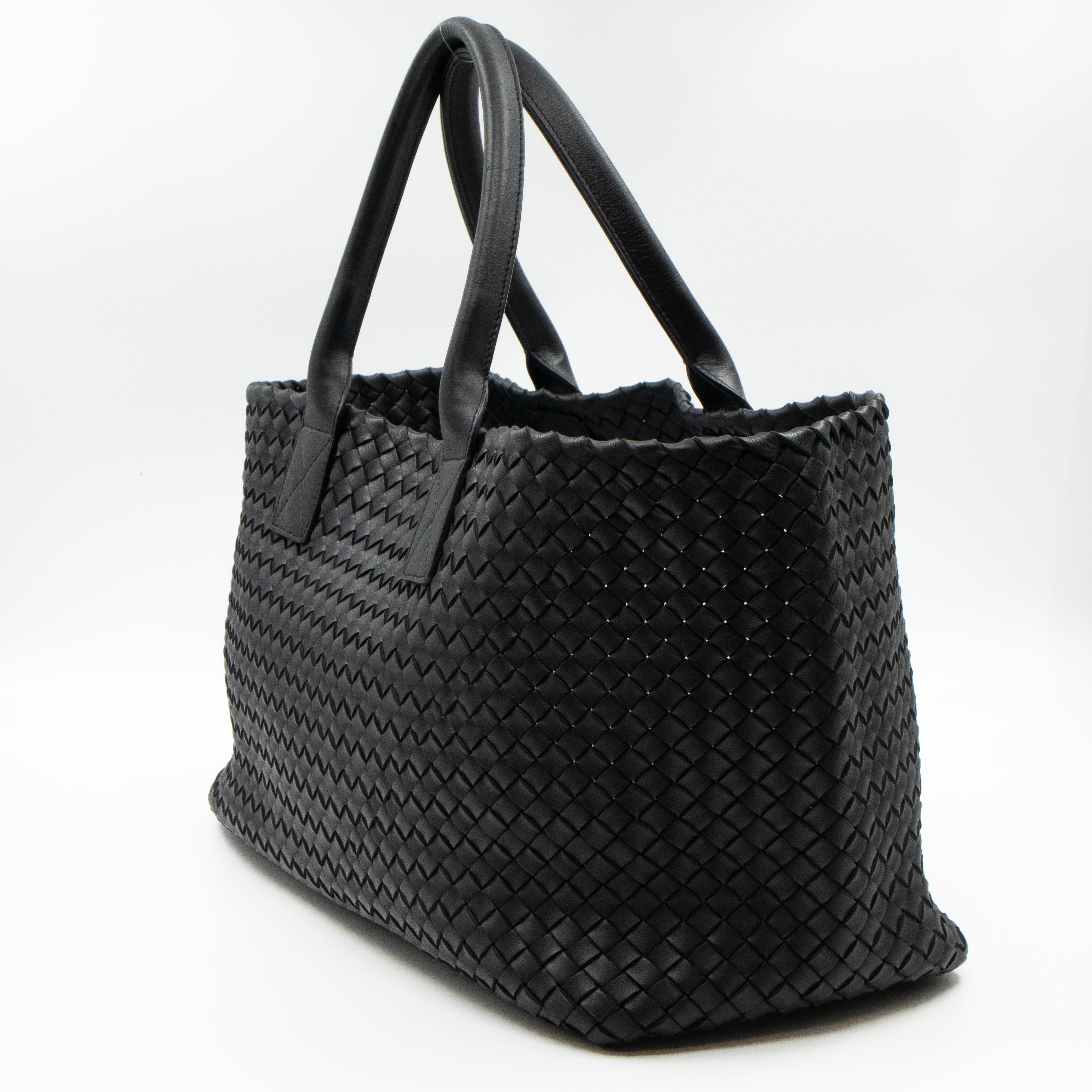 Intrecciato Cabat Tote Large Black Leather
