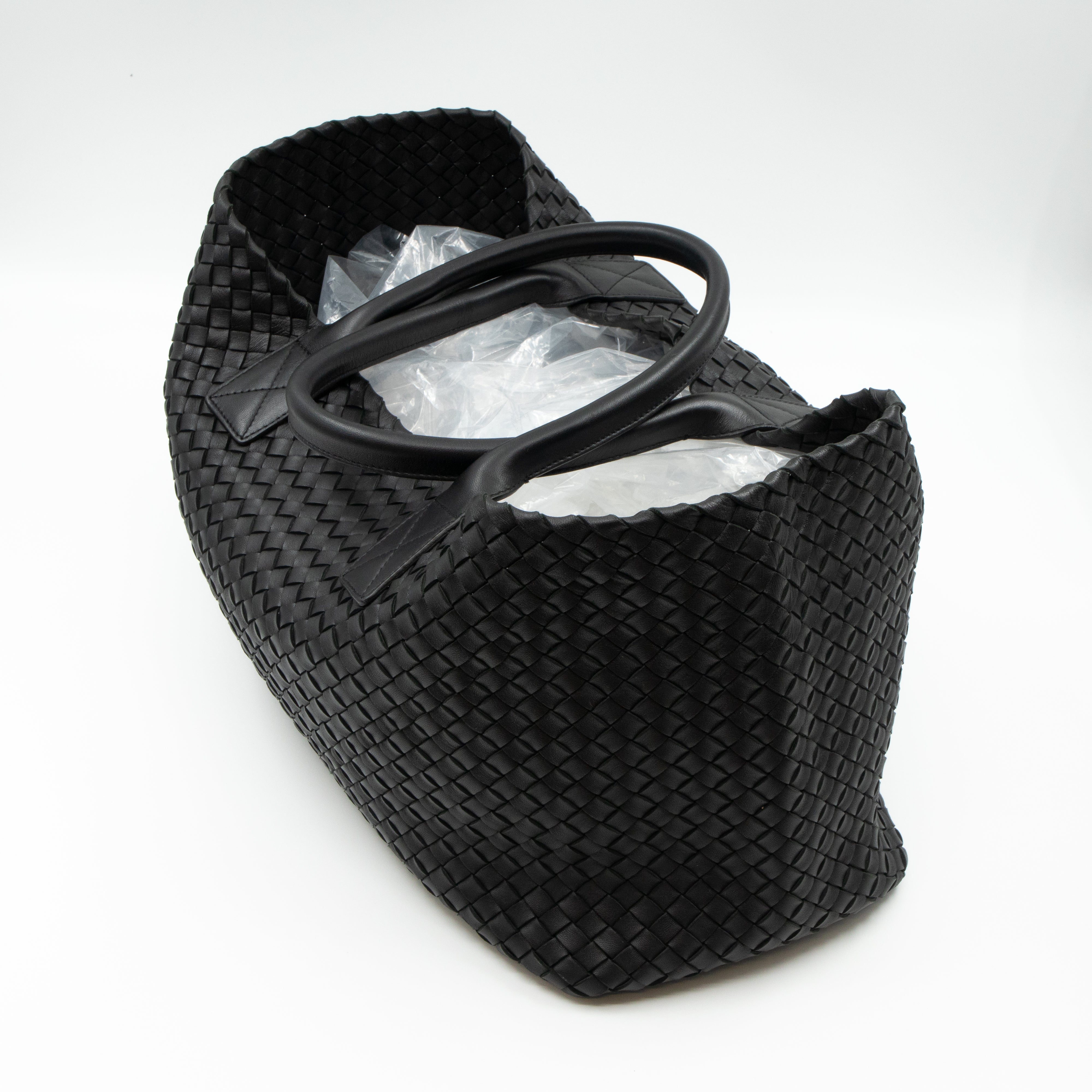 Intrecciato Cabat Tote Large Black Leather