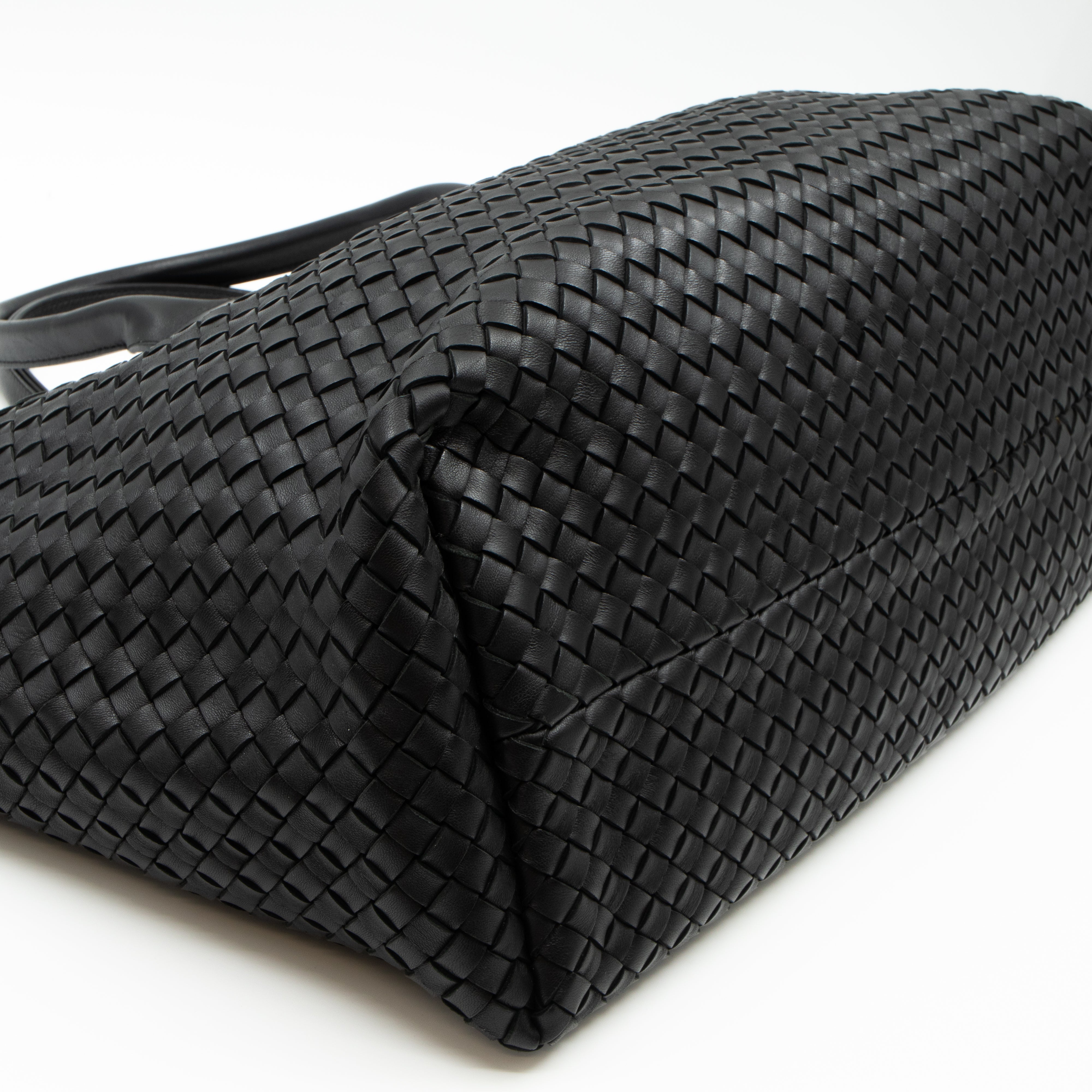 Intrecciato Cabat Tote Large Black Leather