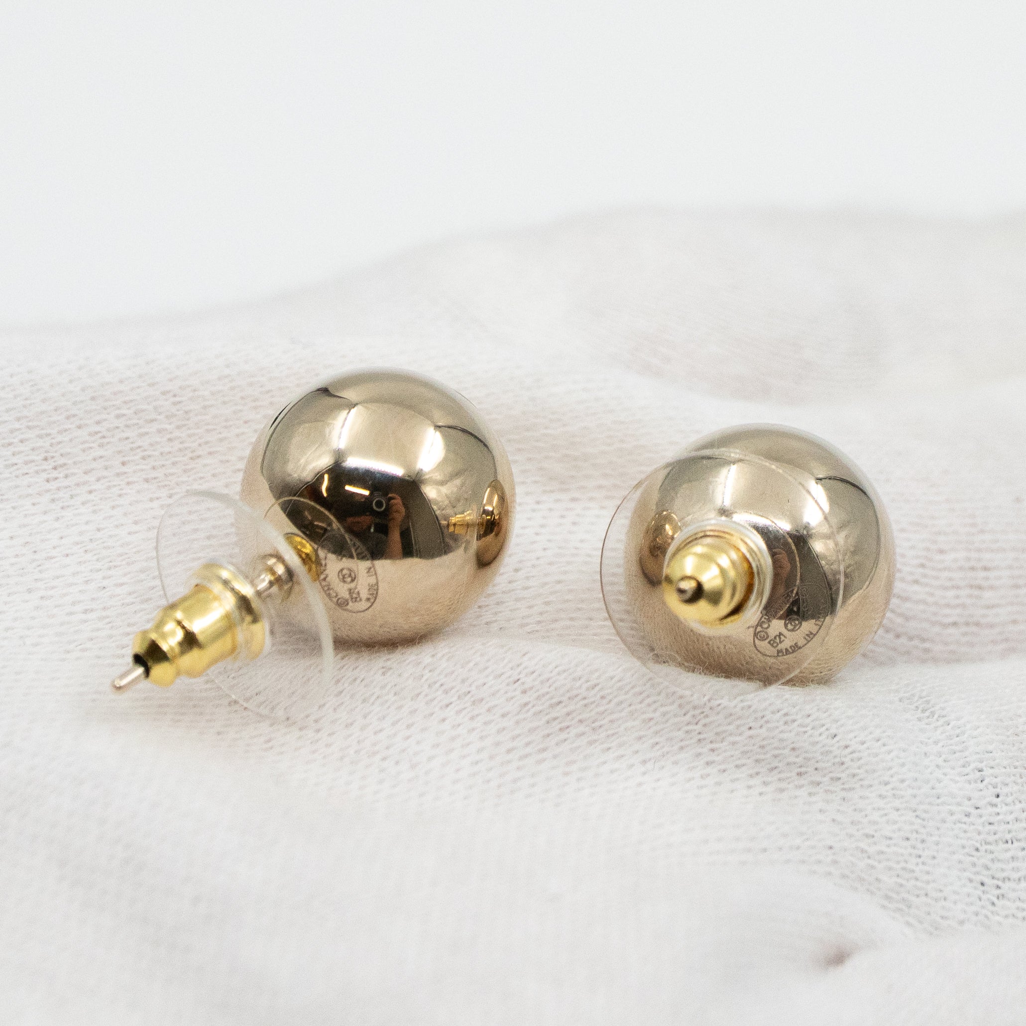 CC Sphere Earrings Light Gold