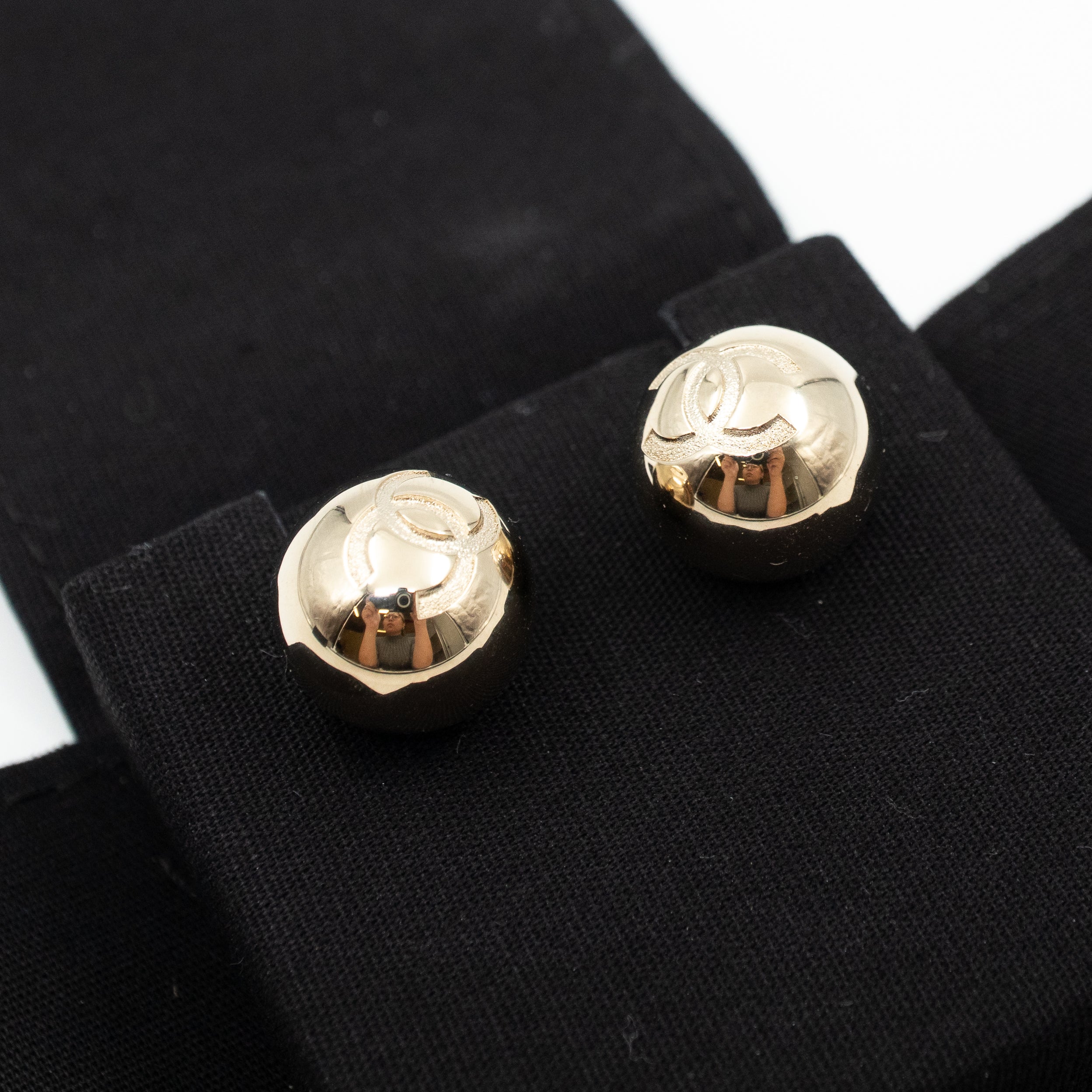 CC Sphere Earrings Light Gold