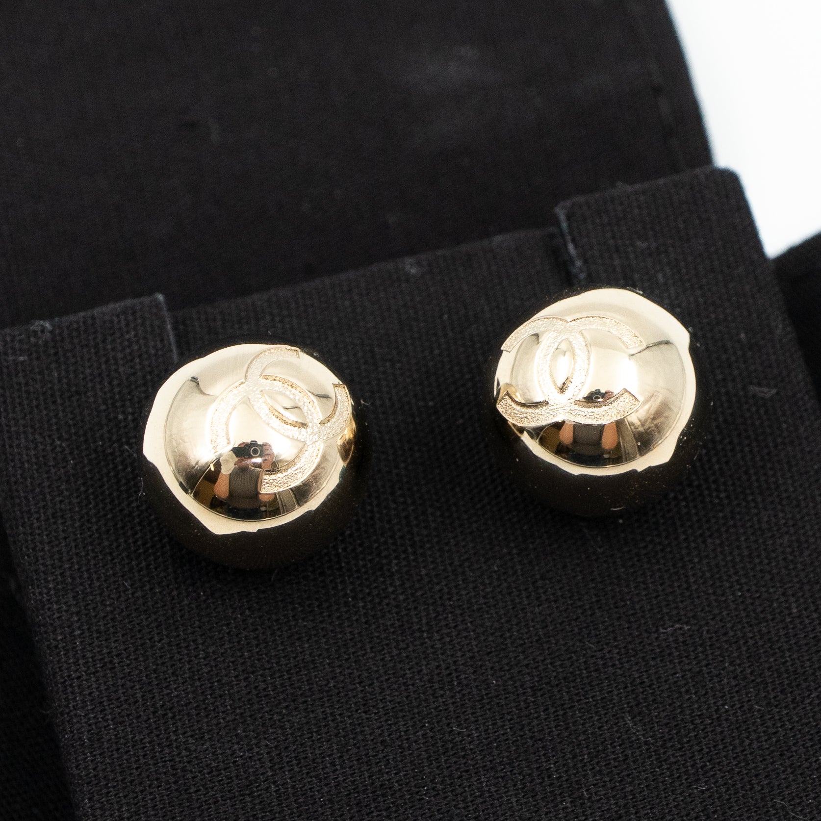 CC Sphere Earrings Light Gold