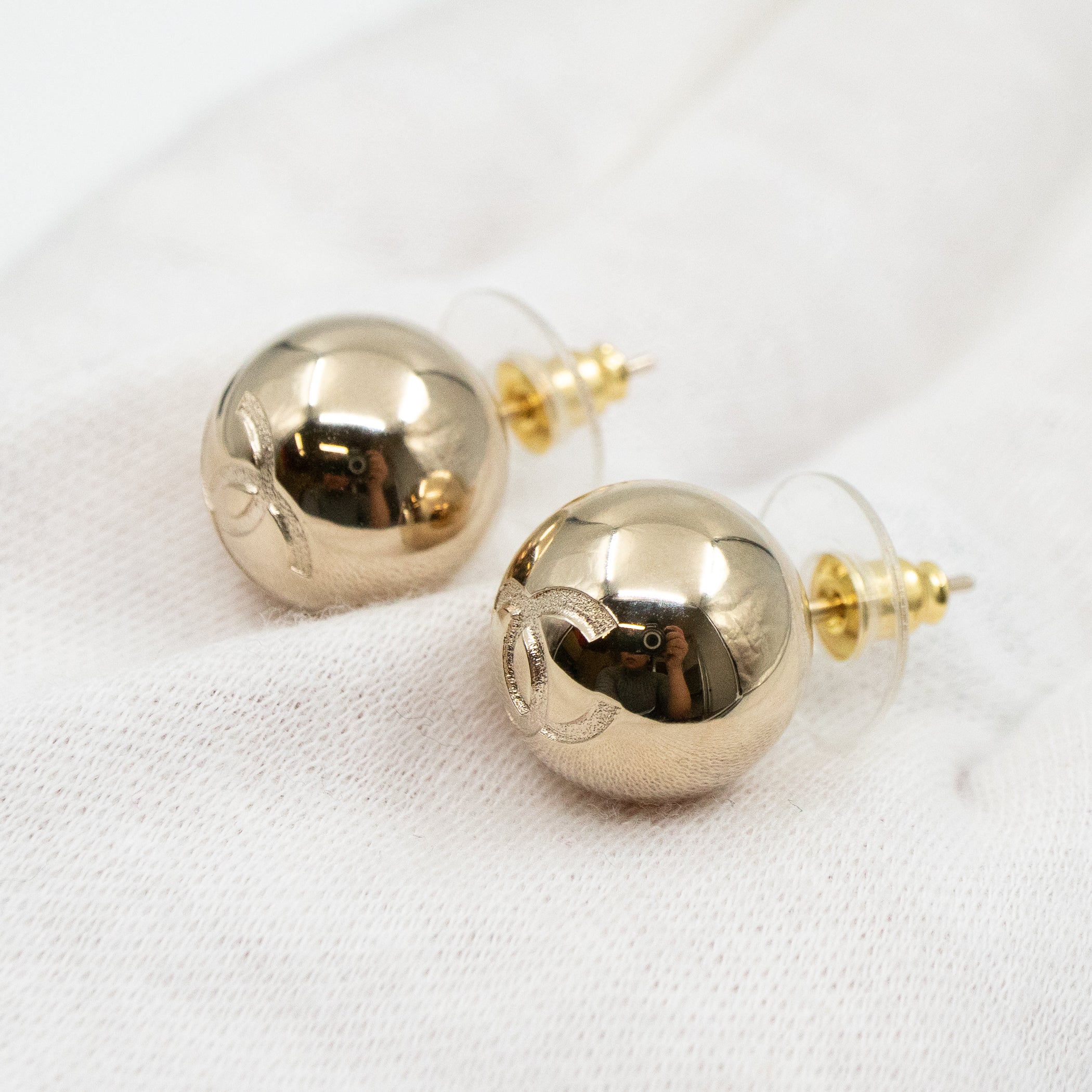CC Sphere Earrings Light Gold