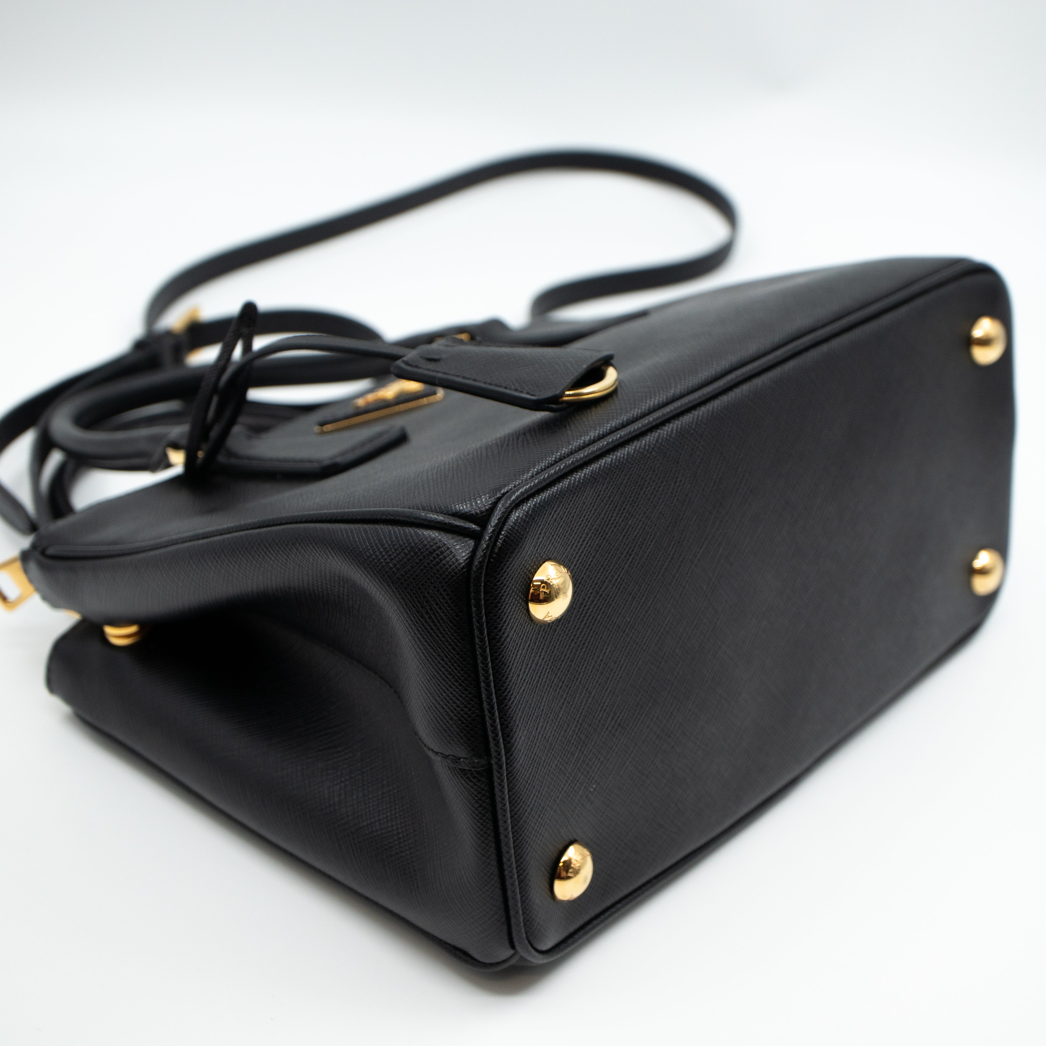 Galleria Small Double Zip Black Saffiano