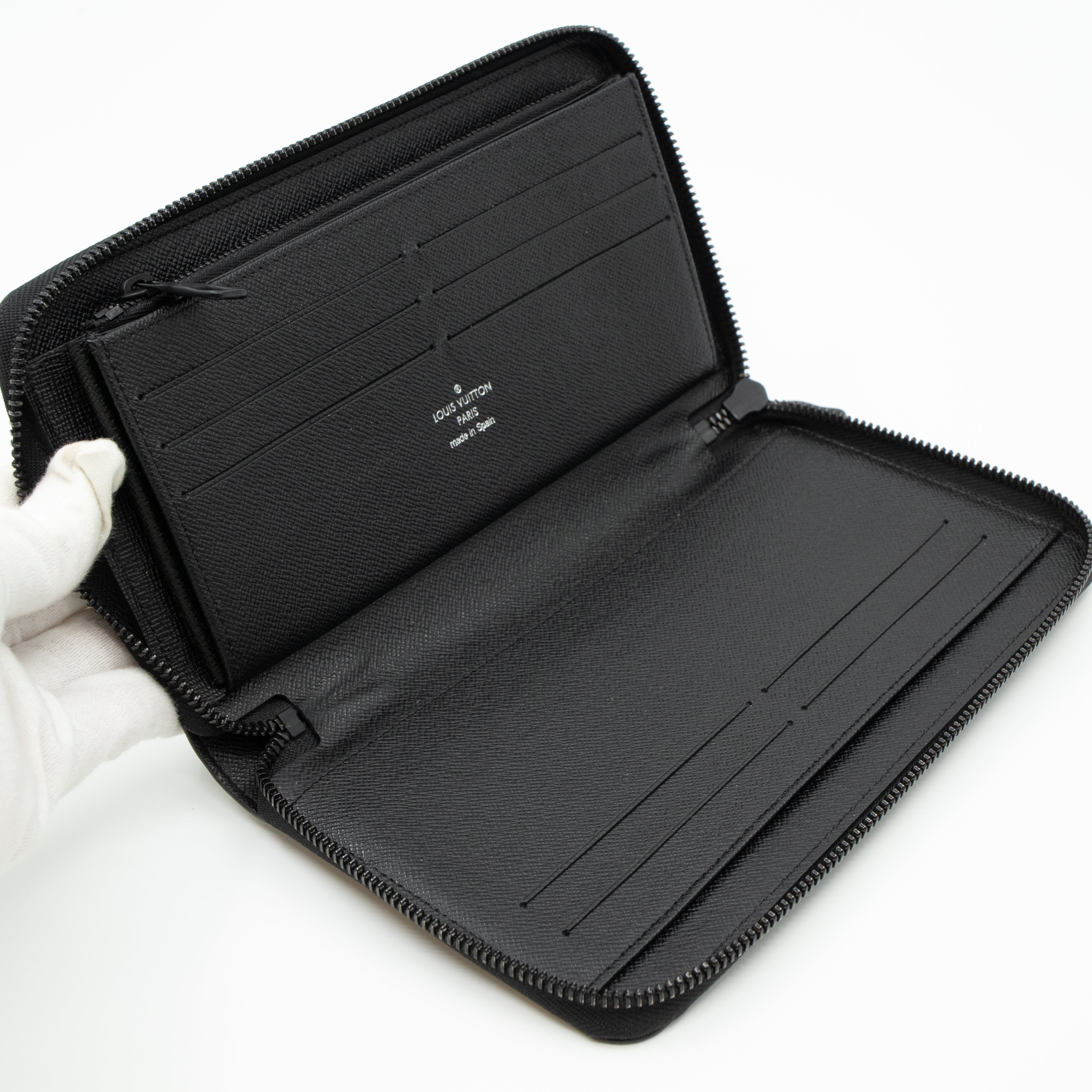 Zippy Organizer Wallet Monogram Logo Story
