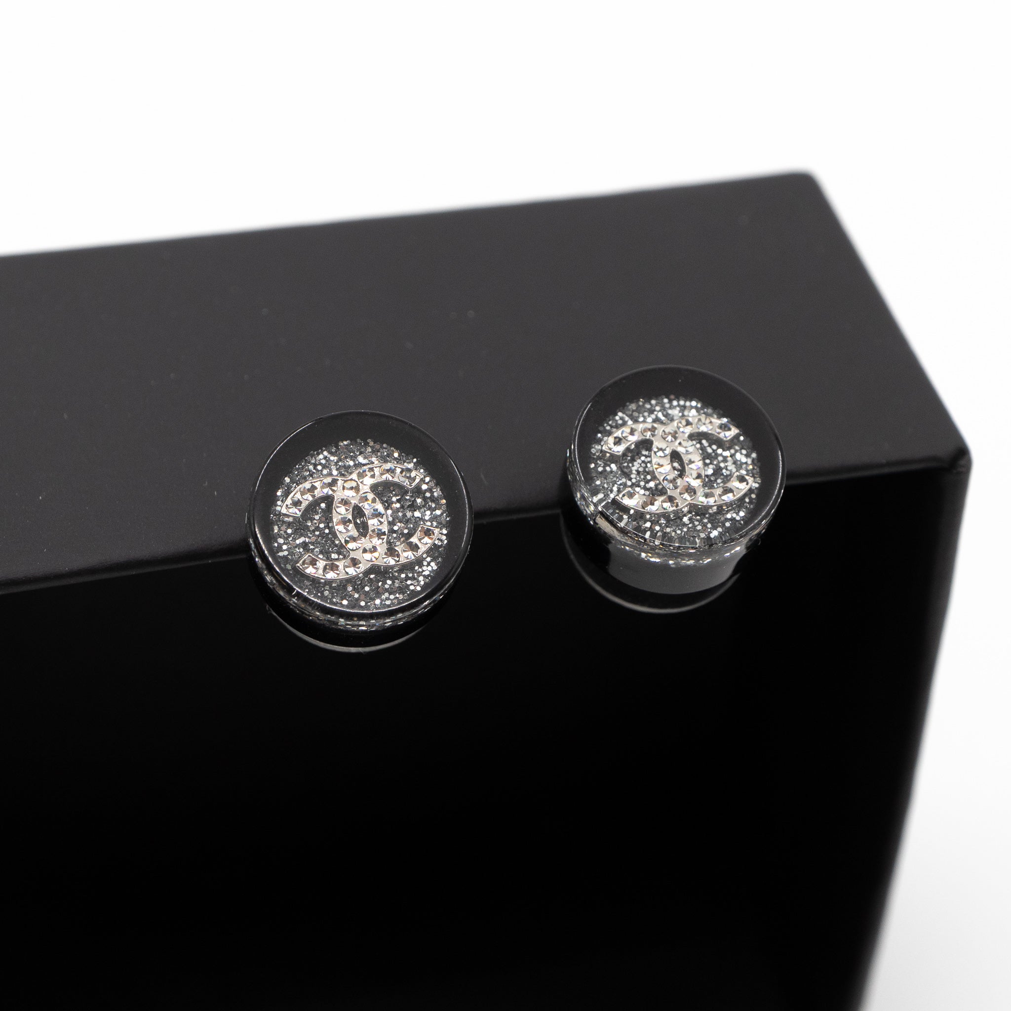 CC Round Earrings Black Crystal