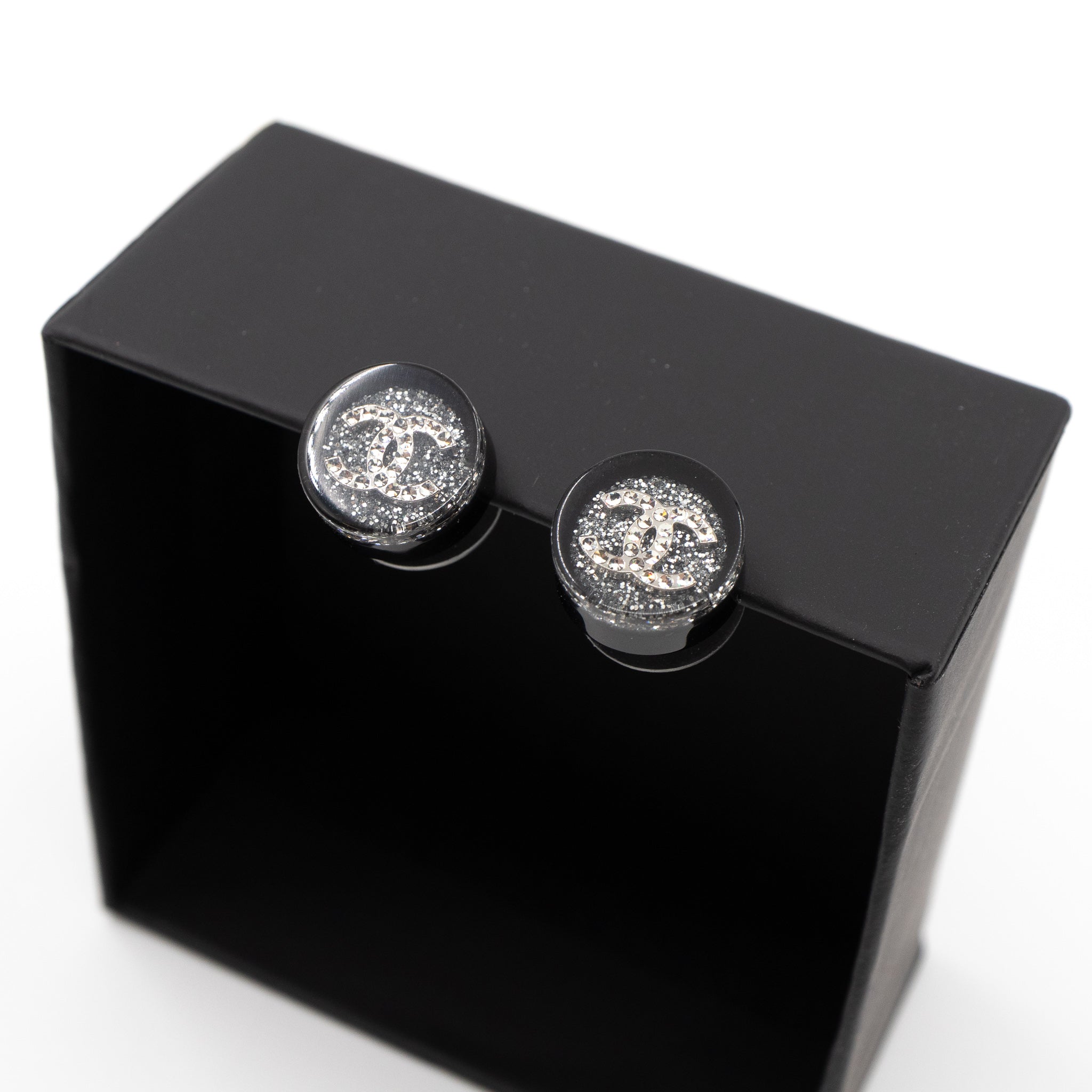 CC Round Earrings Black Crystal