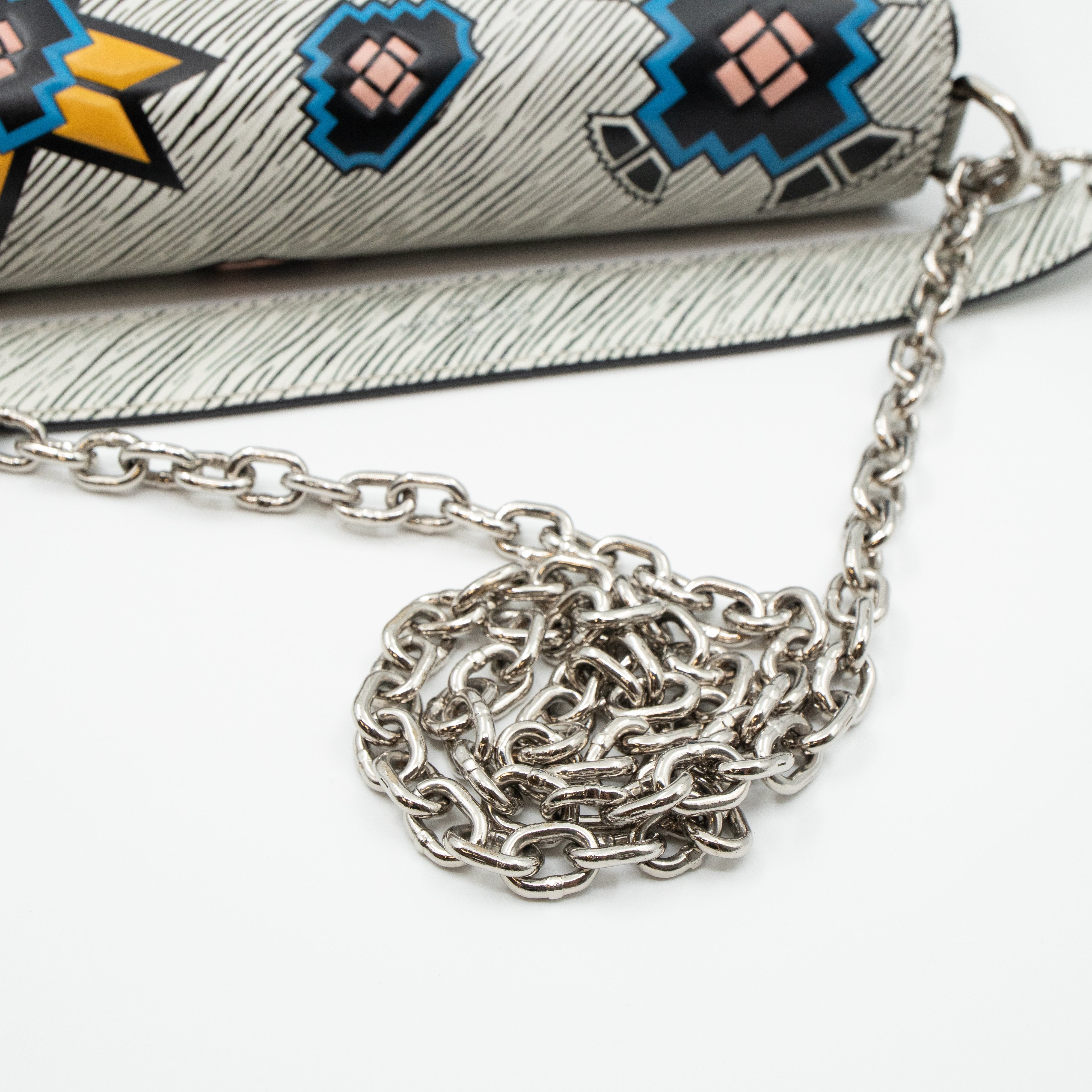 Twist MM Azteque White Epi Leather