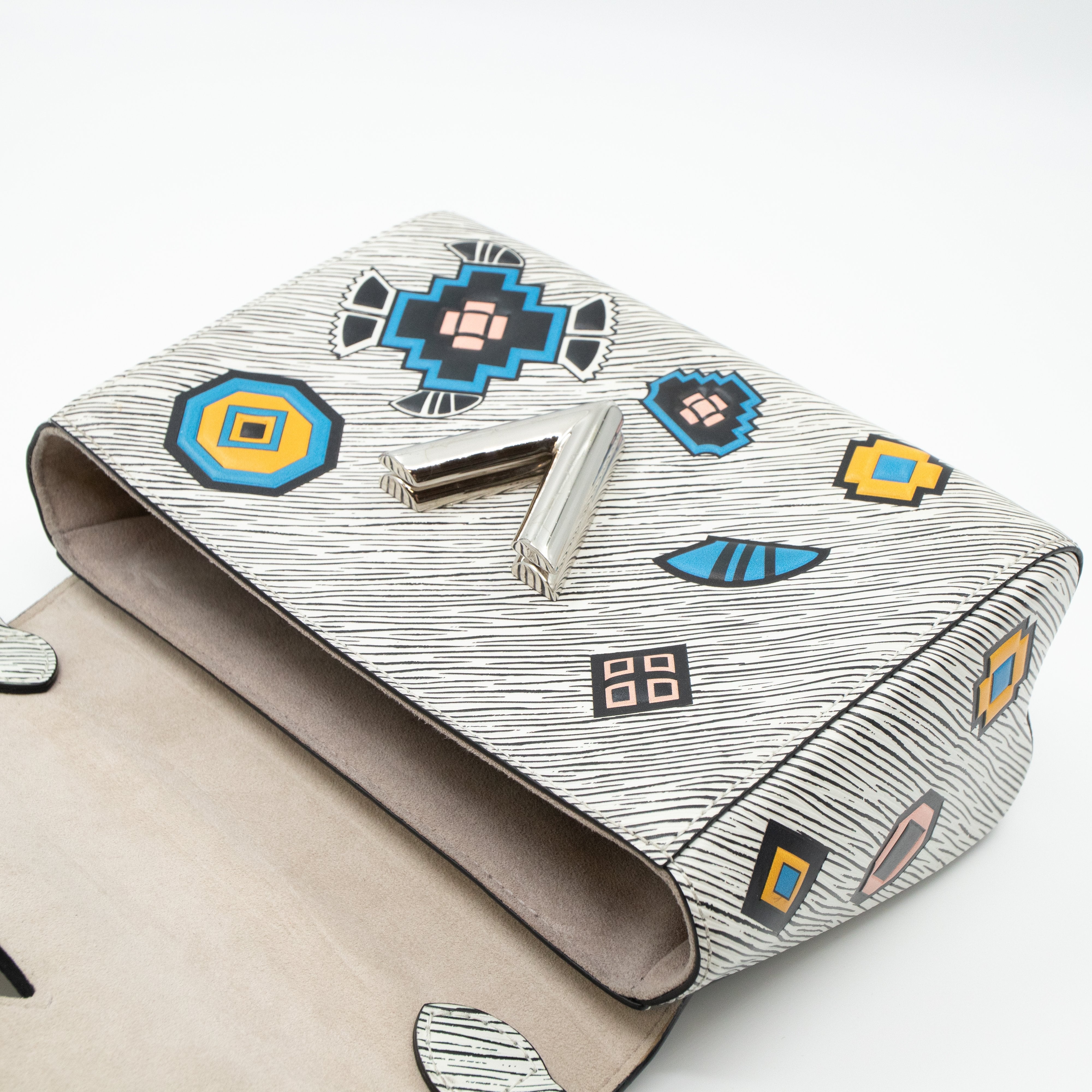 Twist MM Azteque White Epi Leather