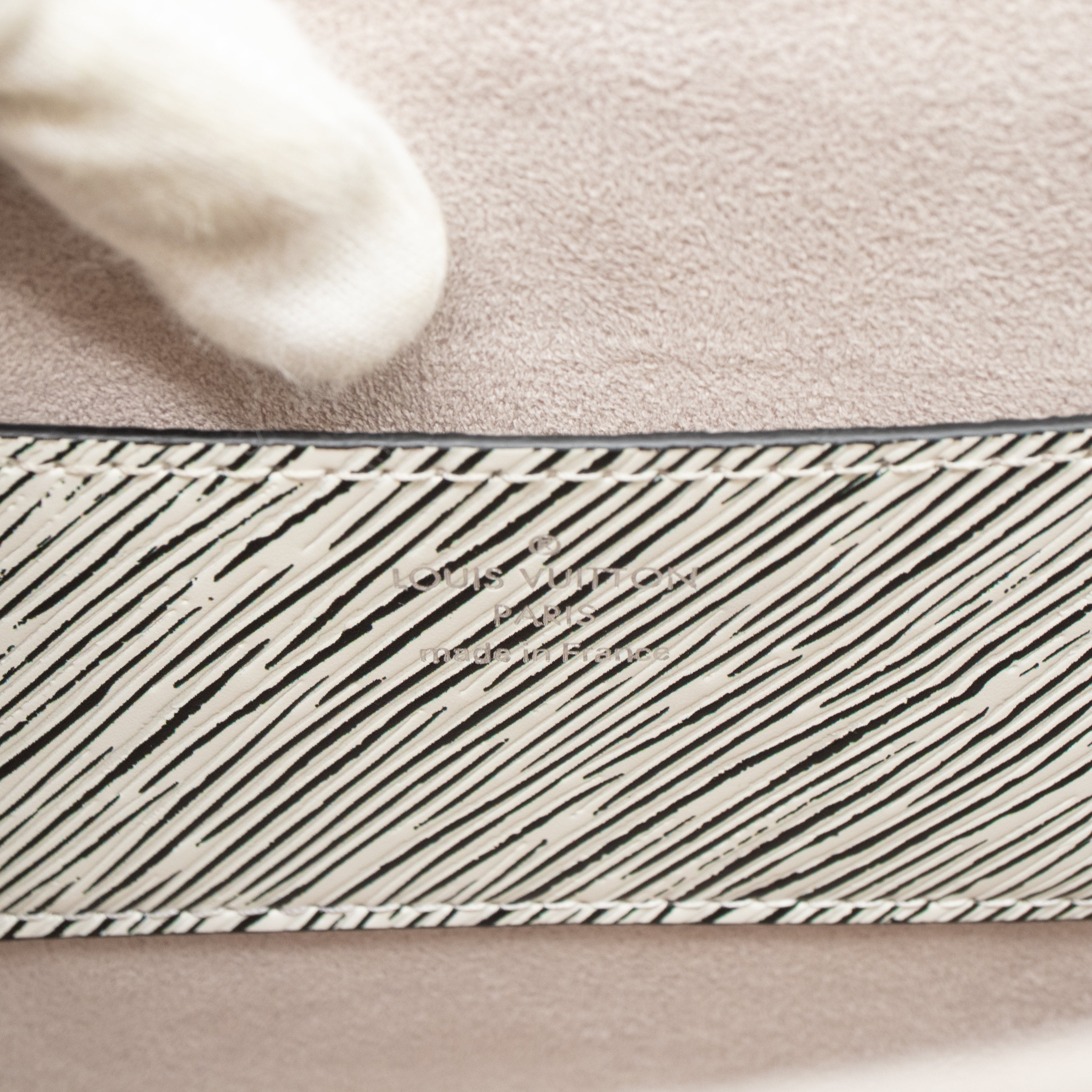 Twist MM Azteque White Epi Leather