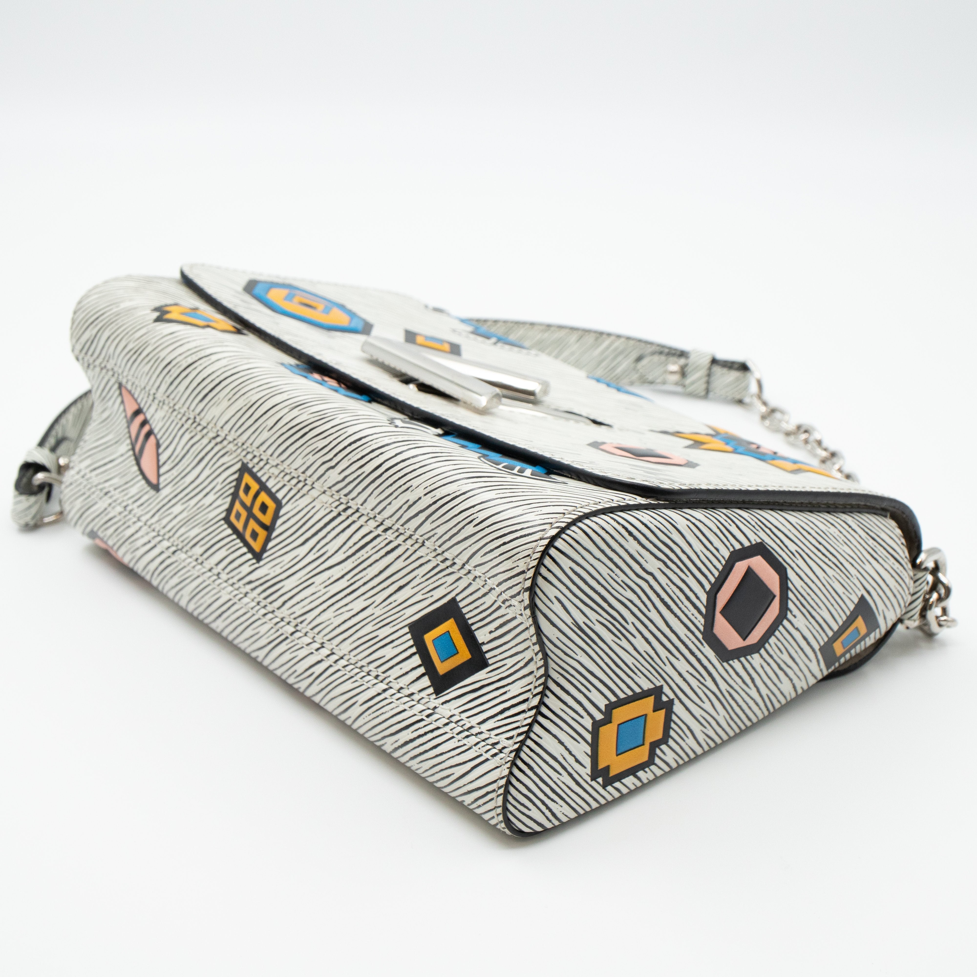 Twist MM Azteque White Epi Leather