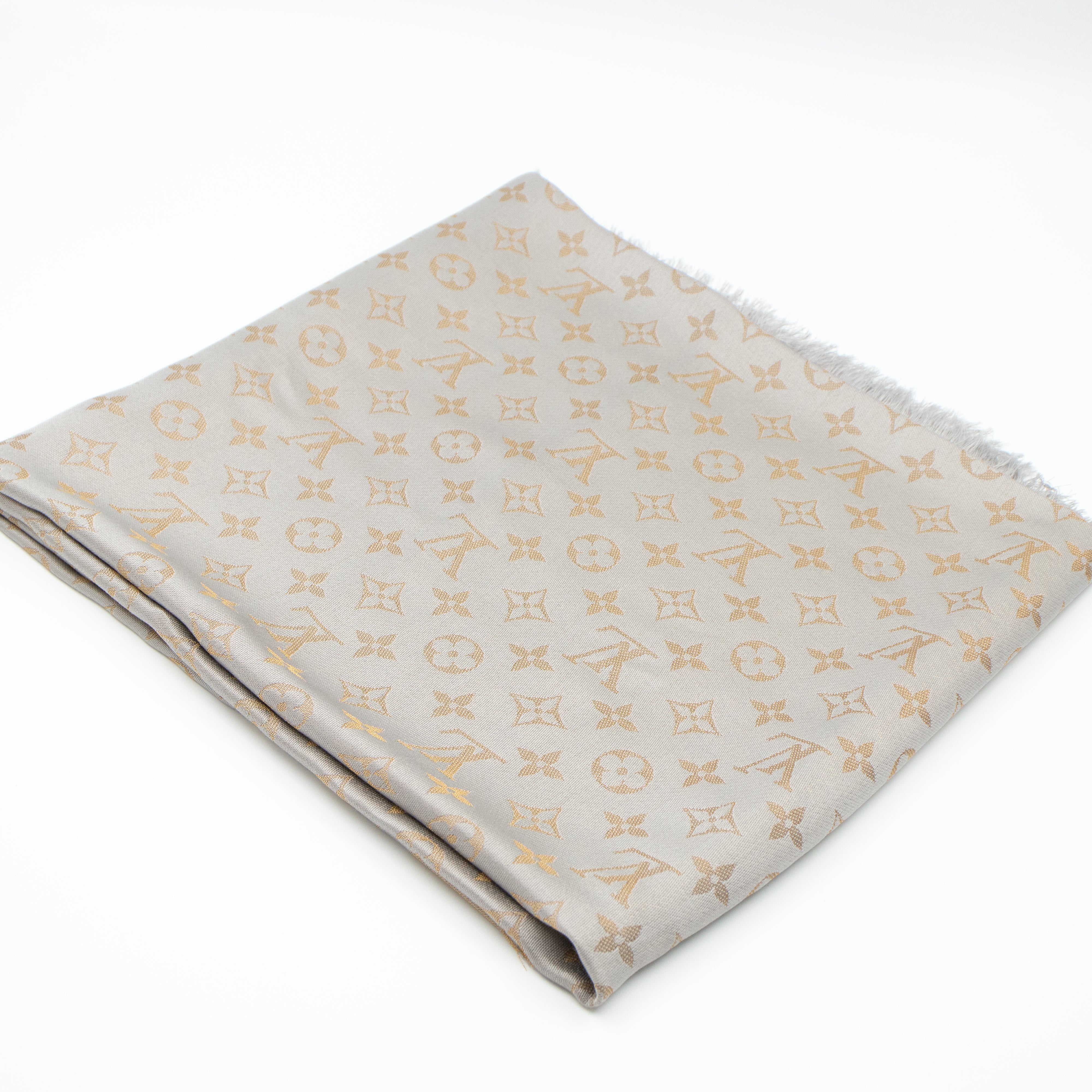 Monogram Shine Shawl Greige Gold