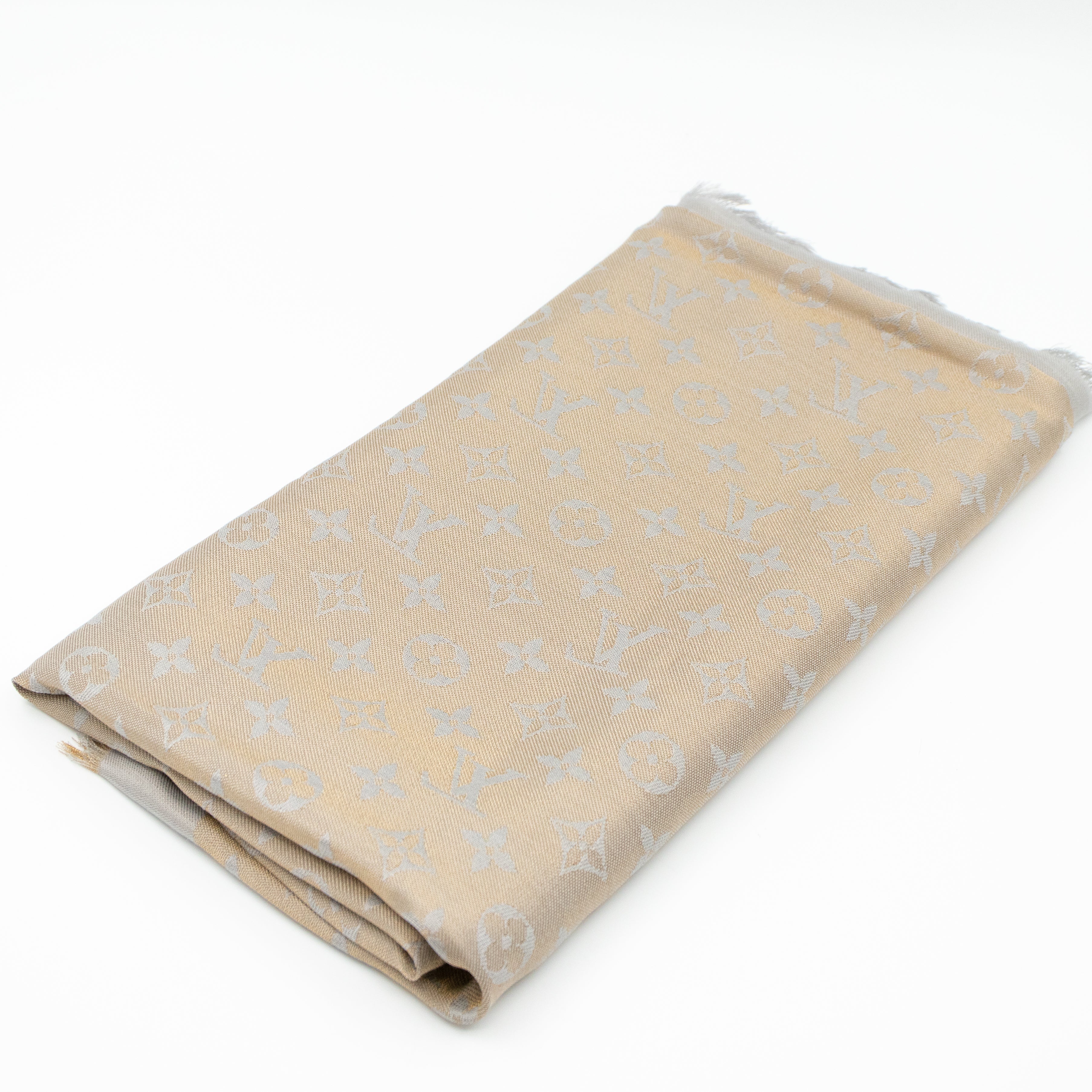 Monogram Shine Shawl Greige Gold