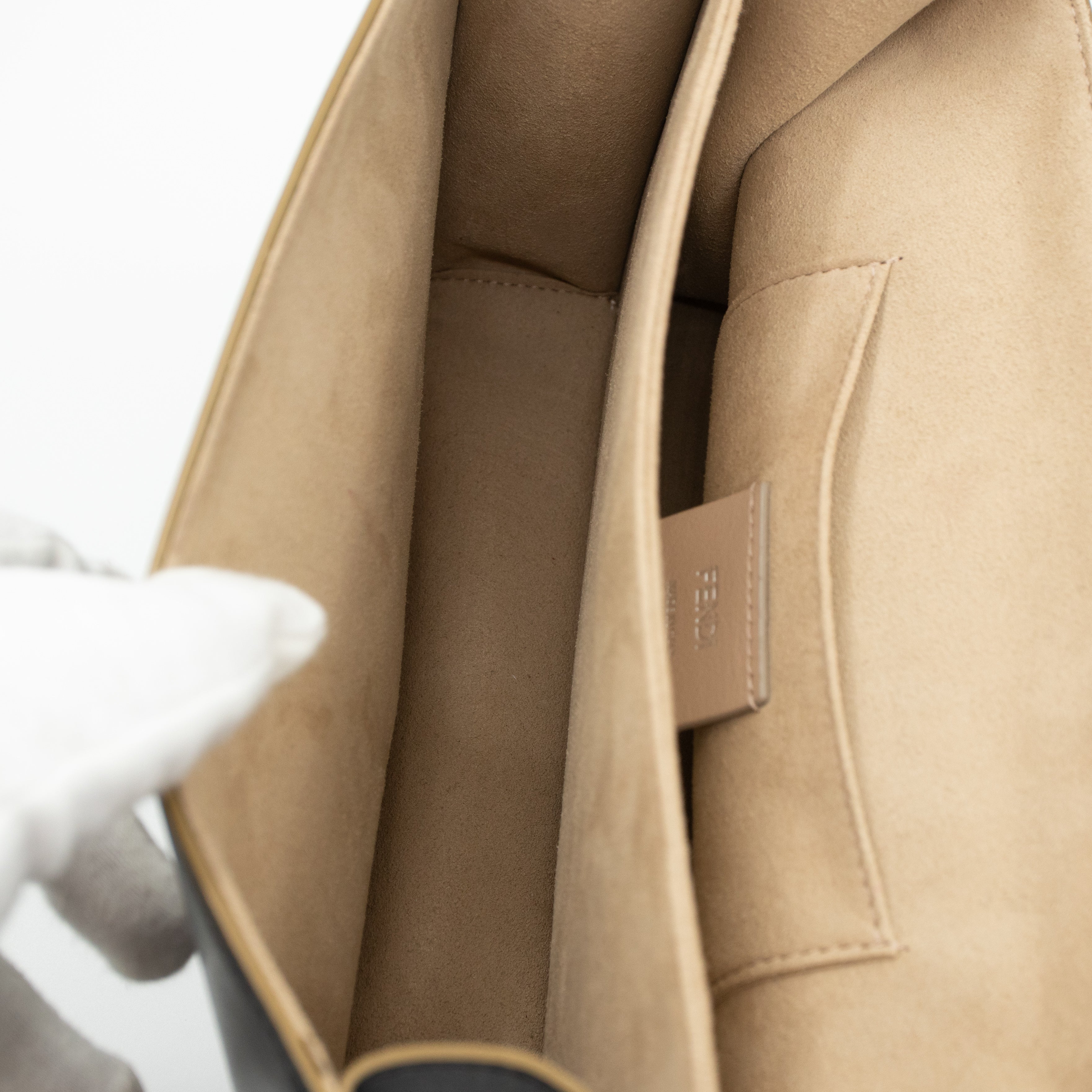 Kan I Medium Black Leather