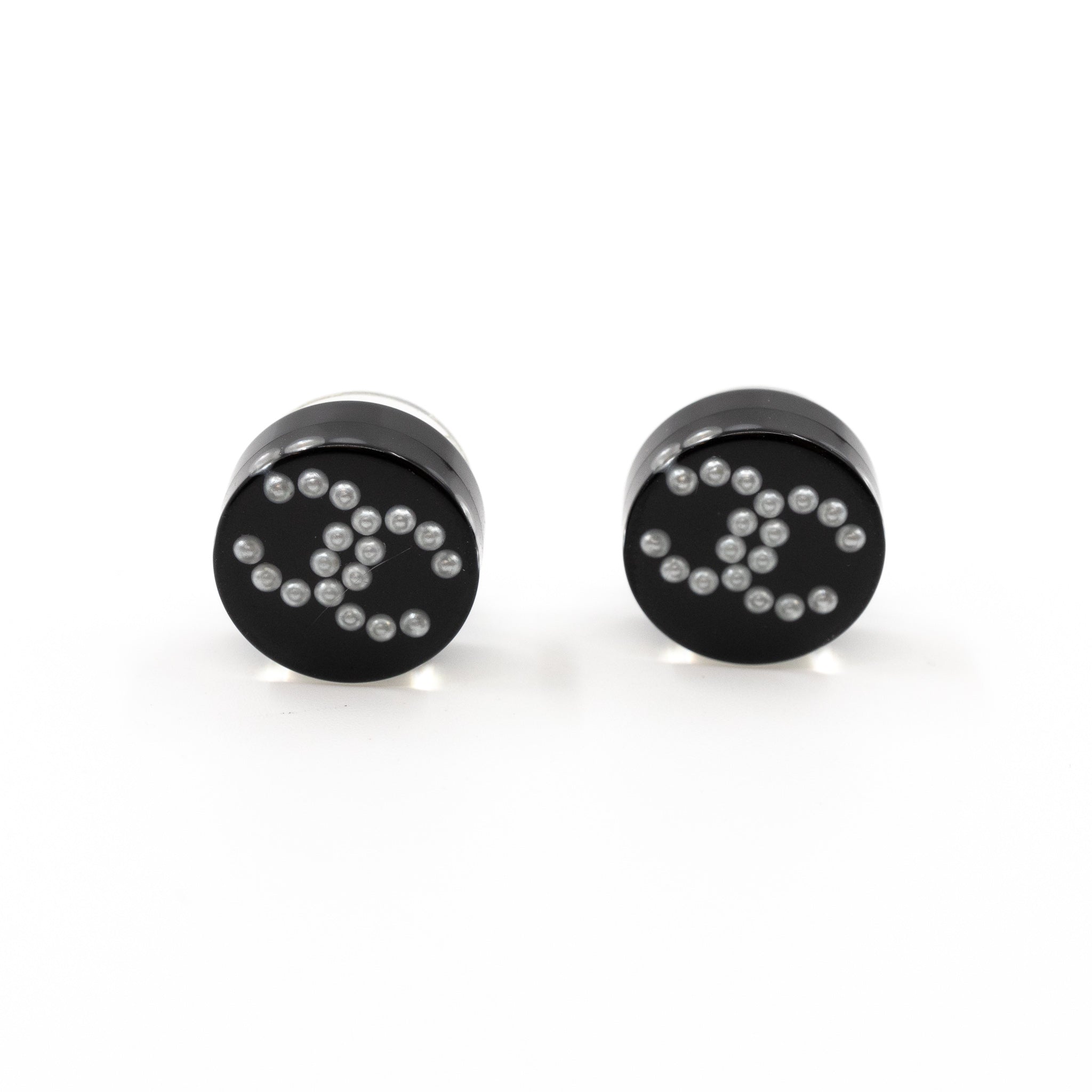CC Round Earrings Black Pearl