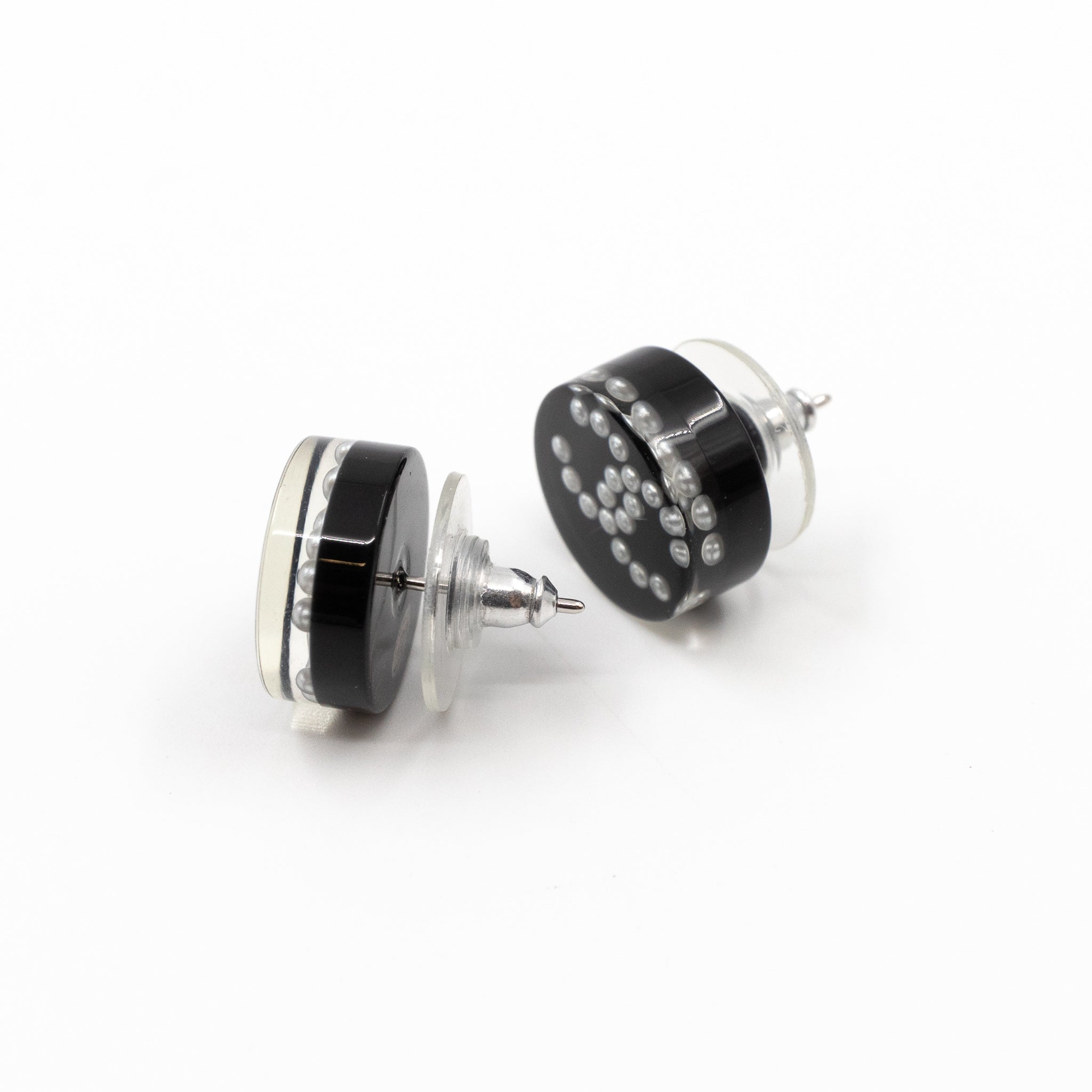 CC Round Earrings Black Pearl