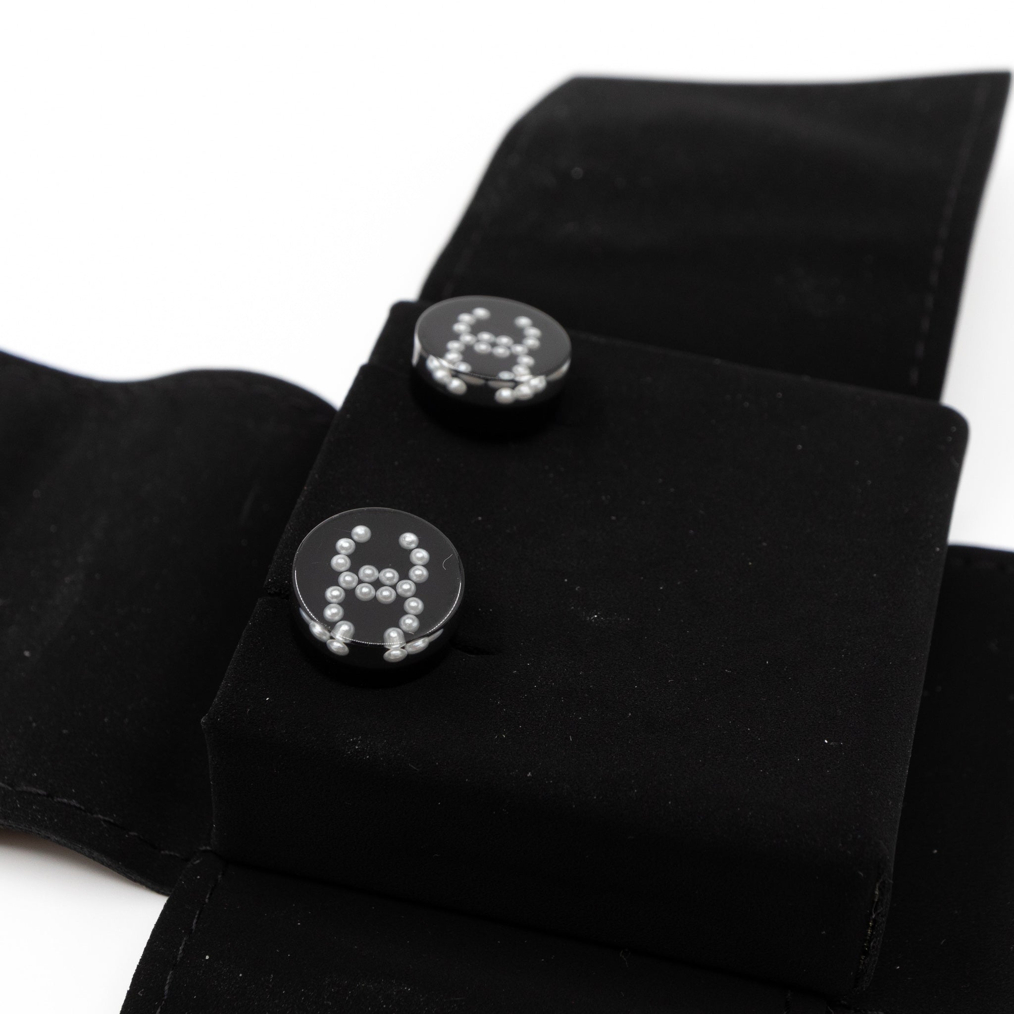 CC Round Earrings Black Pearl