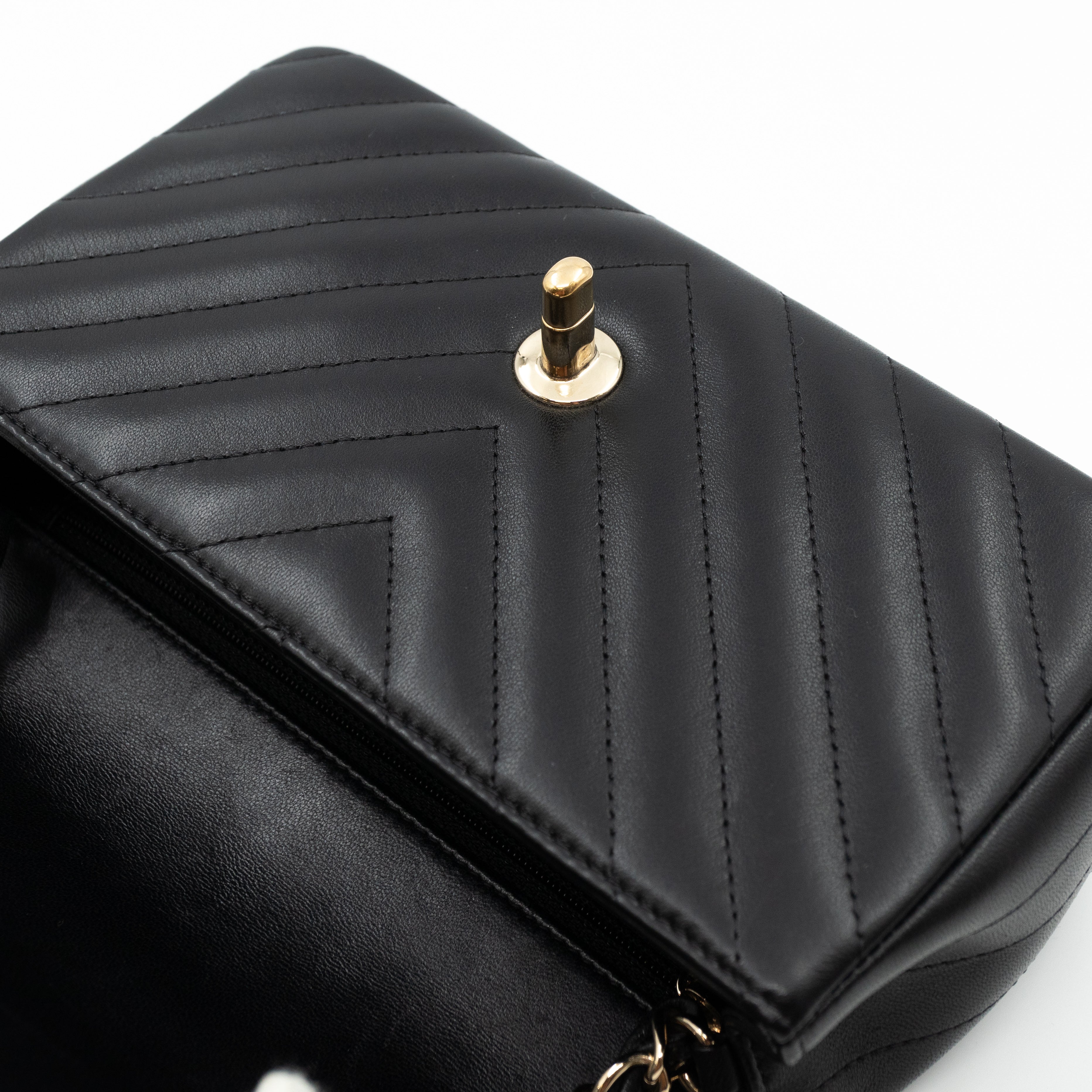 Classic Mini Rectangular Chevron Black Leather